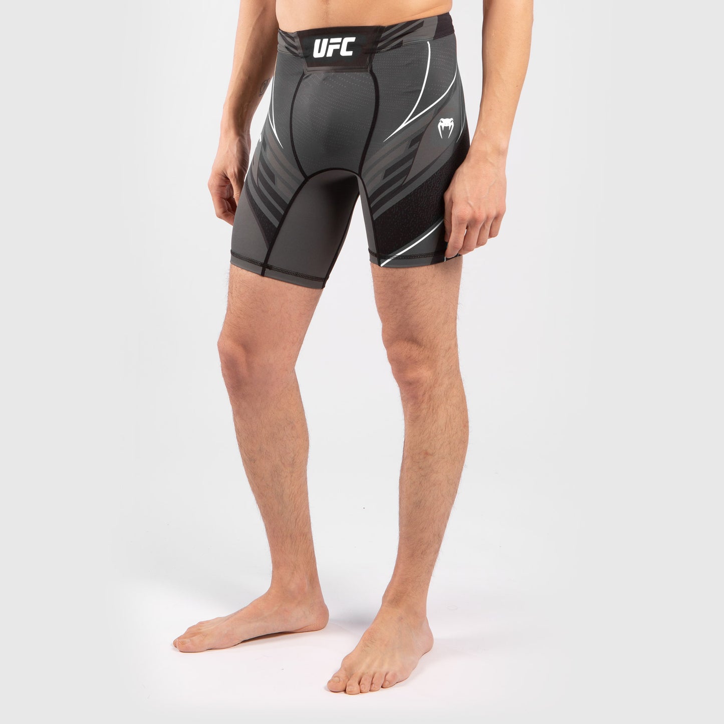 Venum UFC Authentic Fight Night 남성 컴프레션 쇼츠 – 블랙