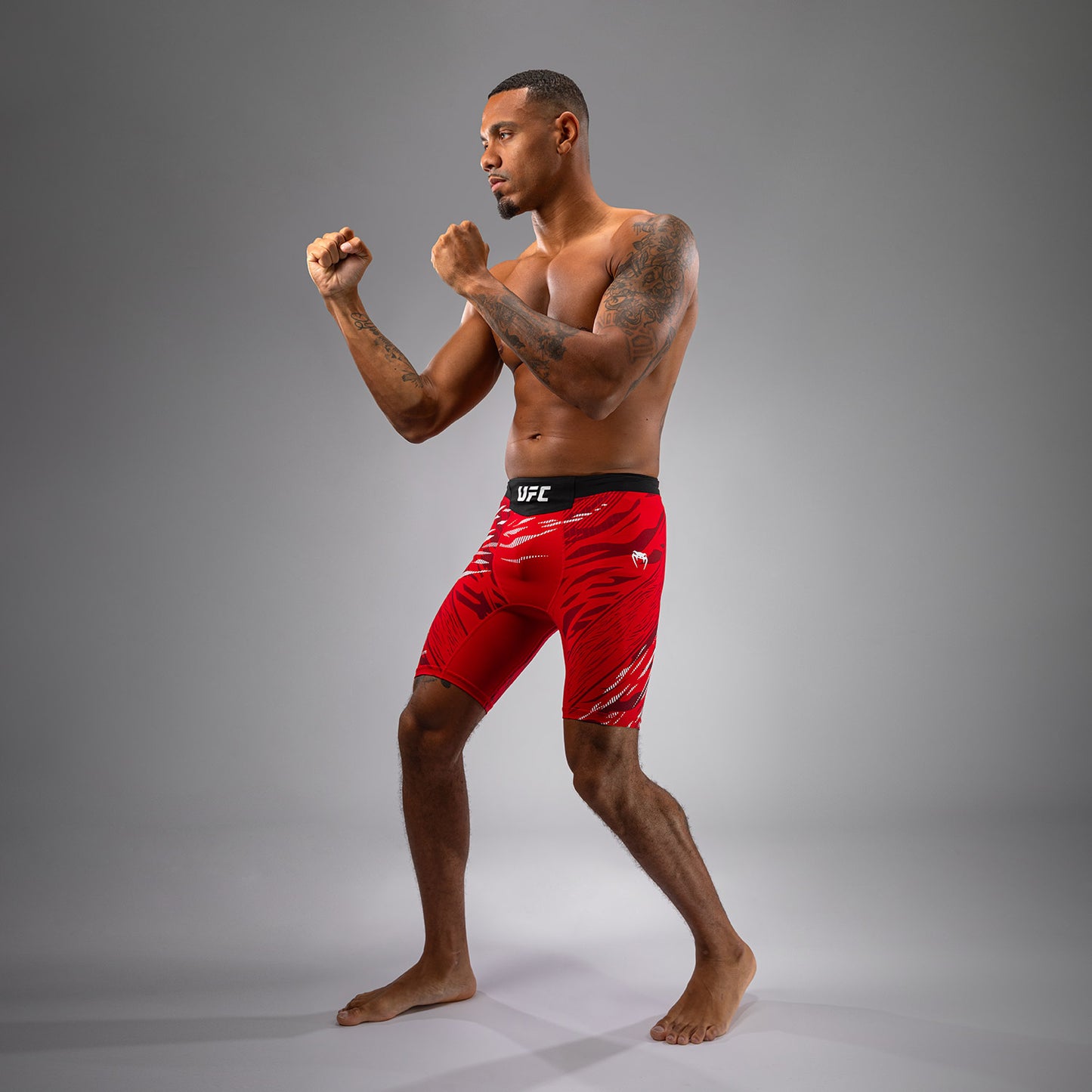 UFC Fusion by Venum Authentic Fight Night 남성용 발리 투도 쇼츠 – 레드