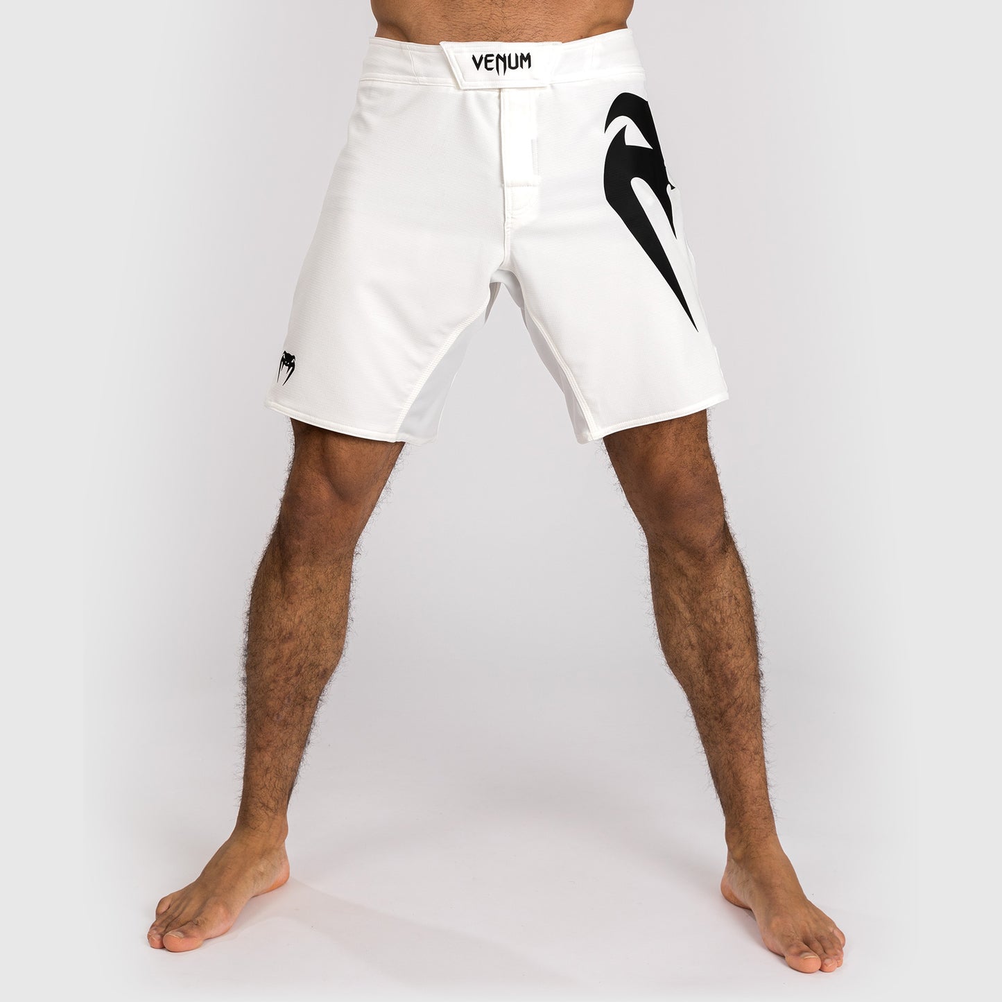 Venum Light 5.0 파이트 쇼츠 – 화이트/블랙