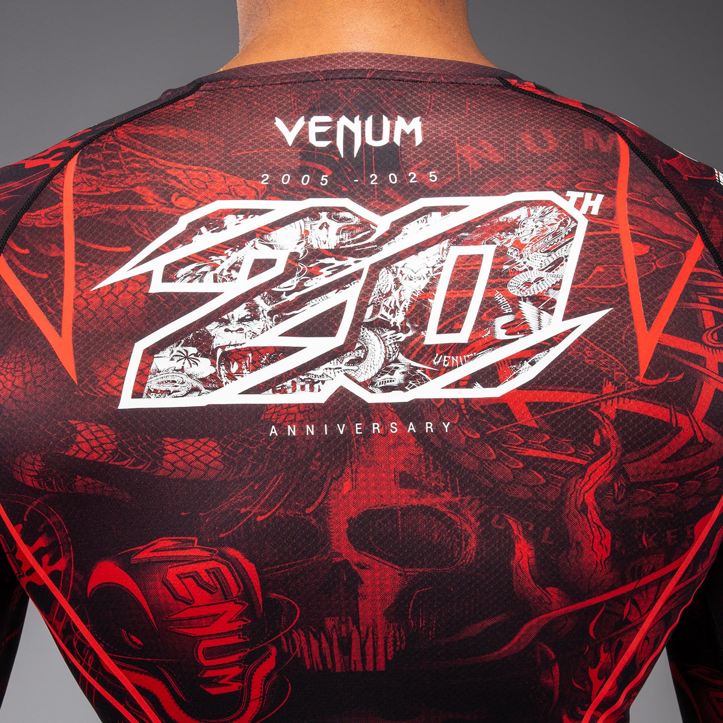 Venum 20th Anniversary 긴팔 래쉬가드 – 블랙/레드