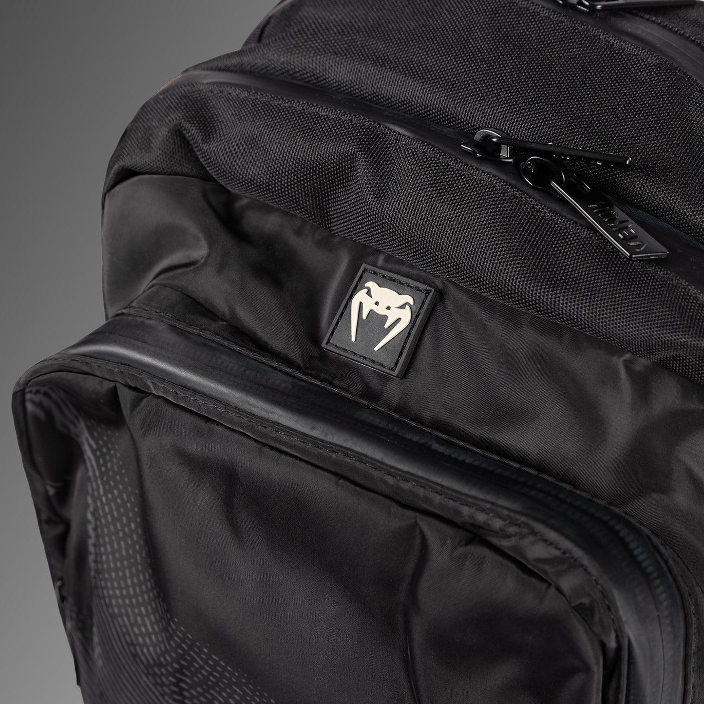 Venum Shockwave 백팩 (20-25L) – 블랙