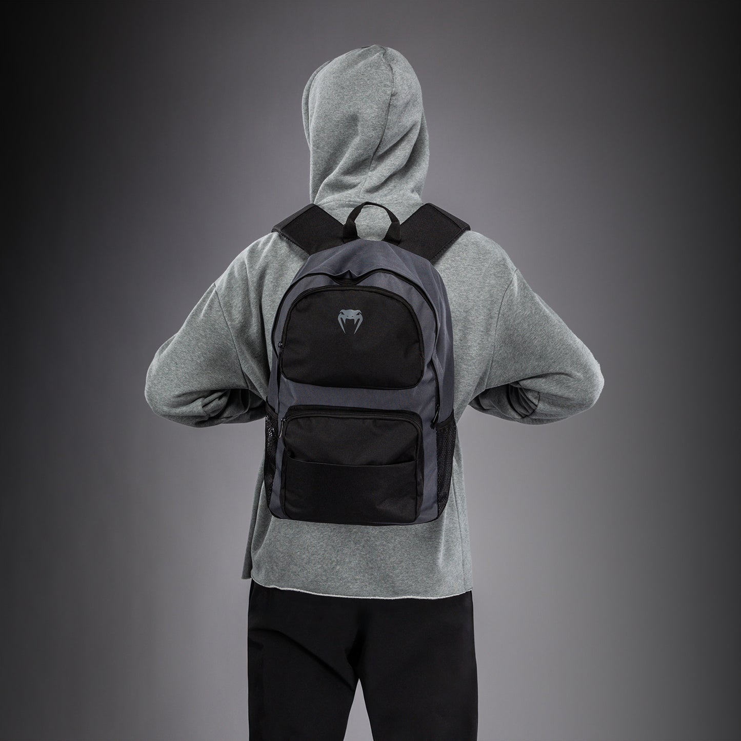 Venum Essential 스포츠 백 (24L) - 그레이/블랙