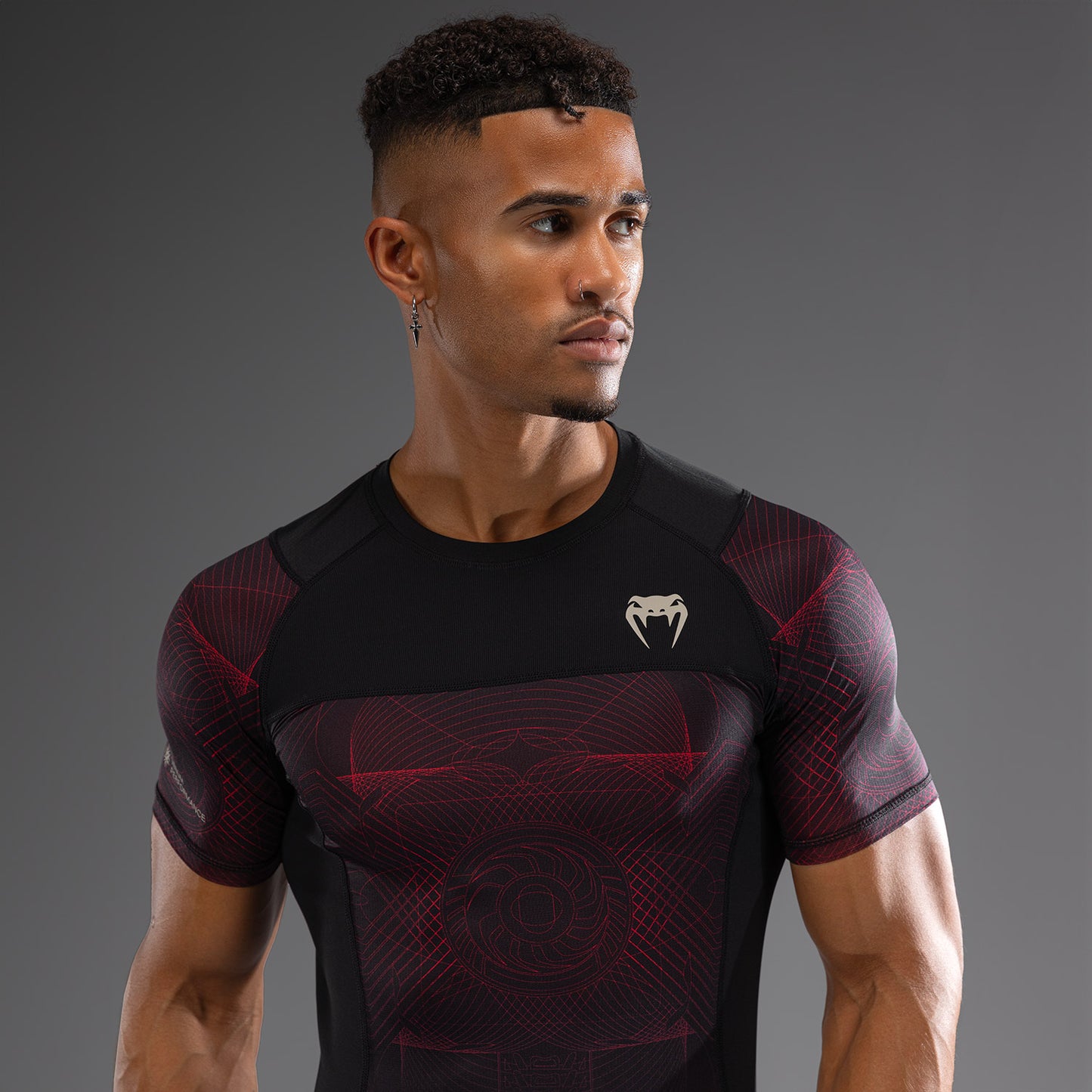 Venum G-Fit Air 남성용 반팔 래쉬가드 – 딥 블랙/파이어 레드