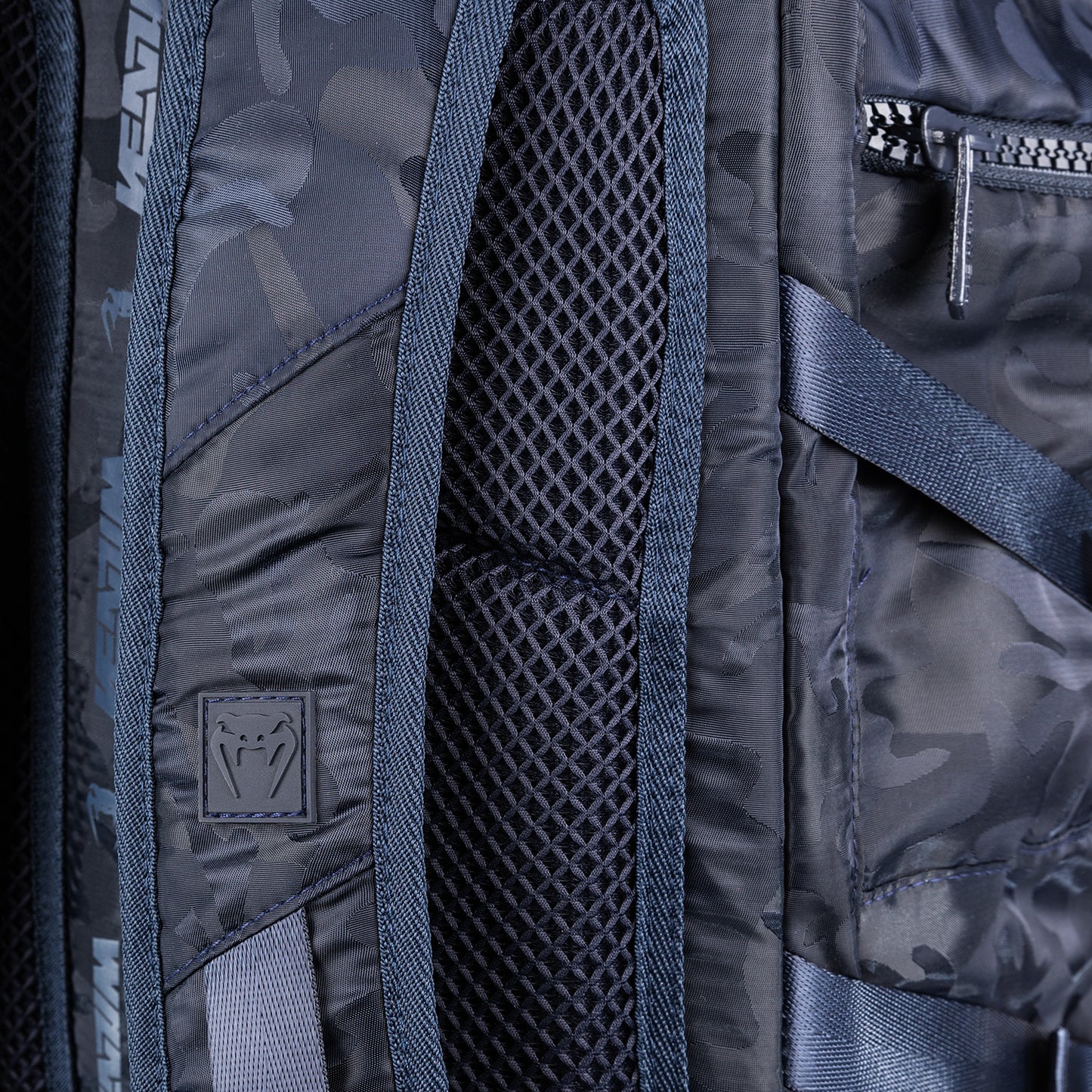 Venum Challenger Xtrem 백팩 (50-63L) – 카모/블루