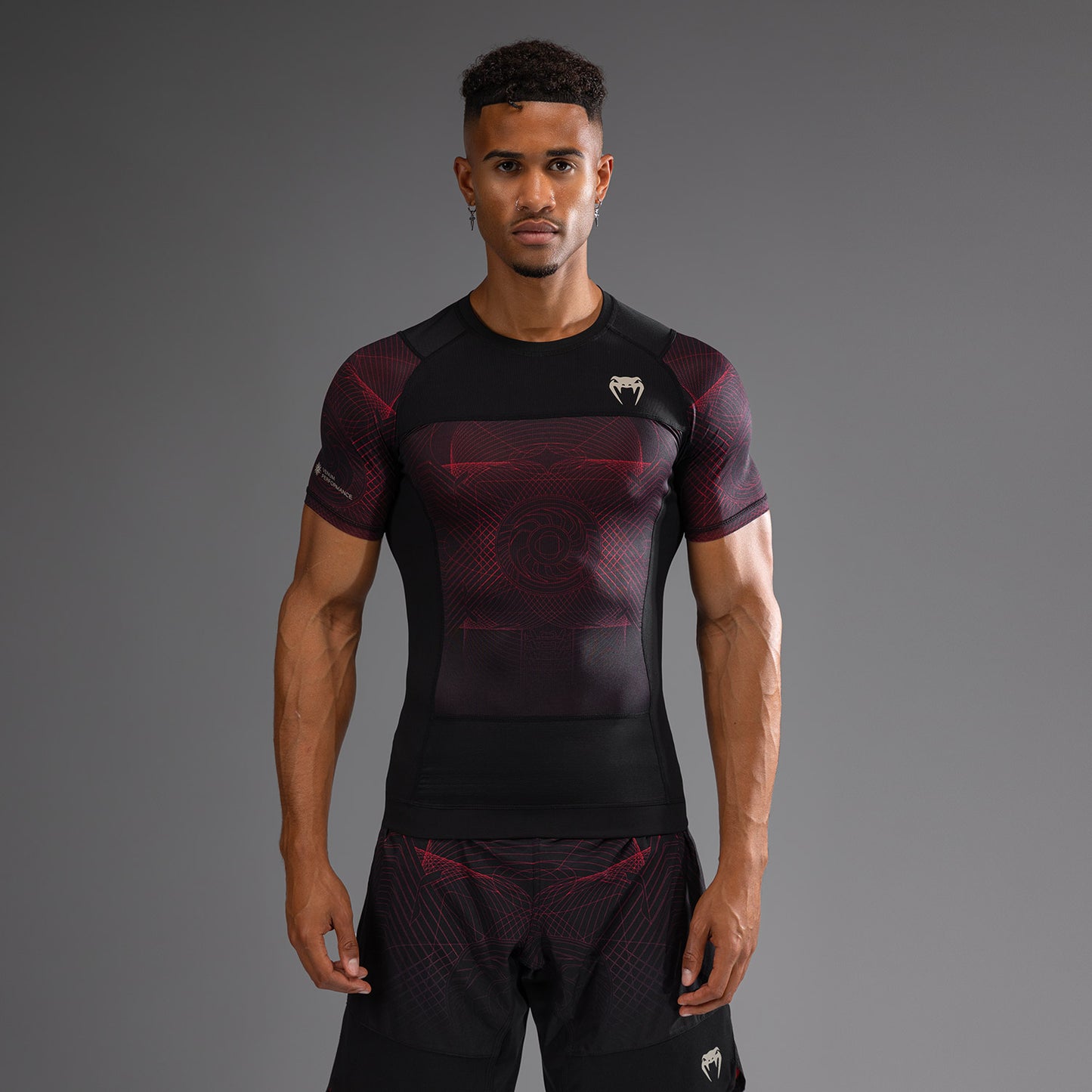 Venum G-Fit Air 남성용 반팔 래쉬가드 – 딥 블랙/파이어 레드