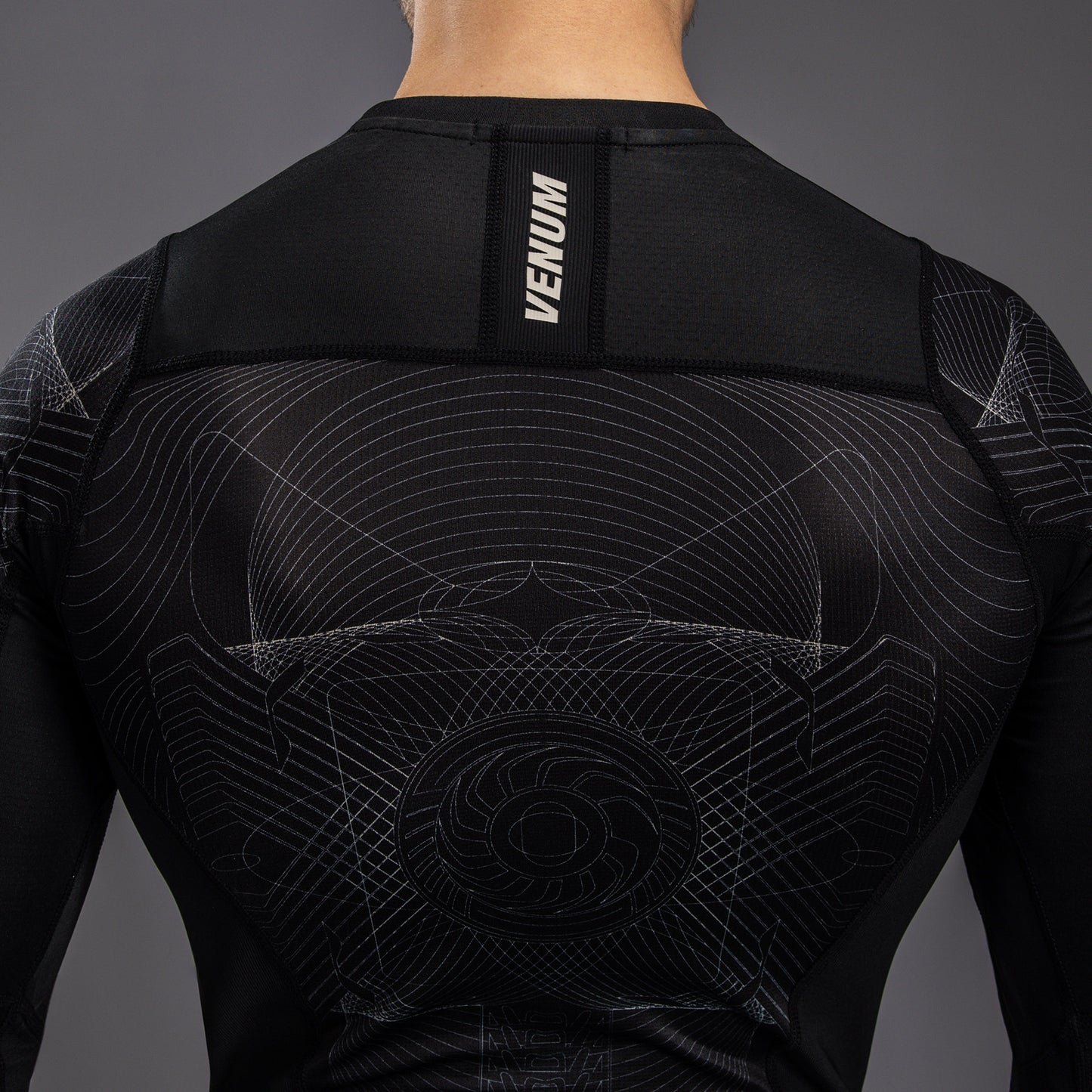 Venum G-Fit Air 남성용 긴팔 래쉬가드 – 딥 블랙/데저트 샌드