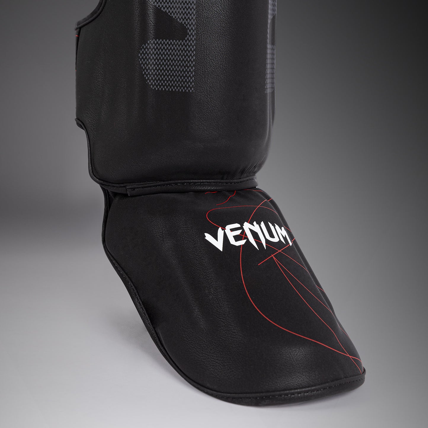 Venum Tactical XT 정강이 보호대 – 블랙/파이어 레드