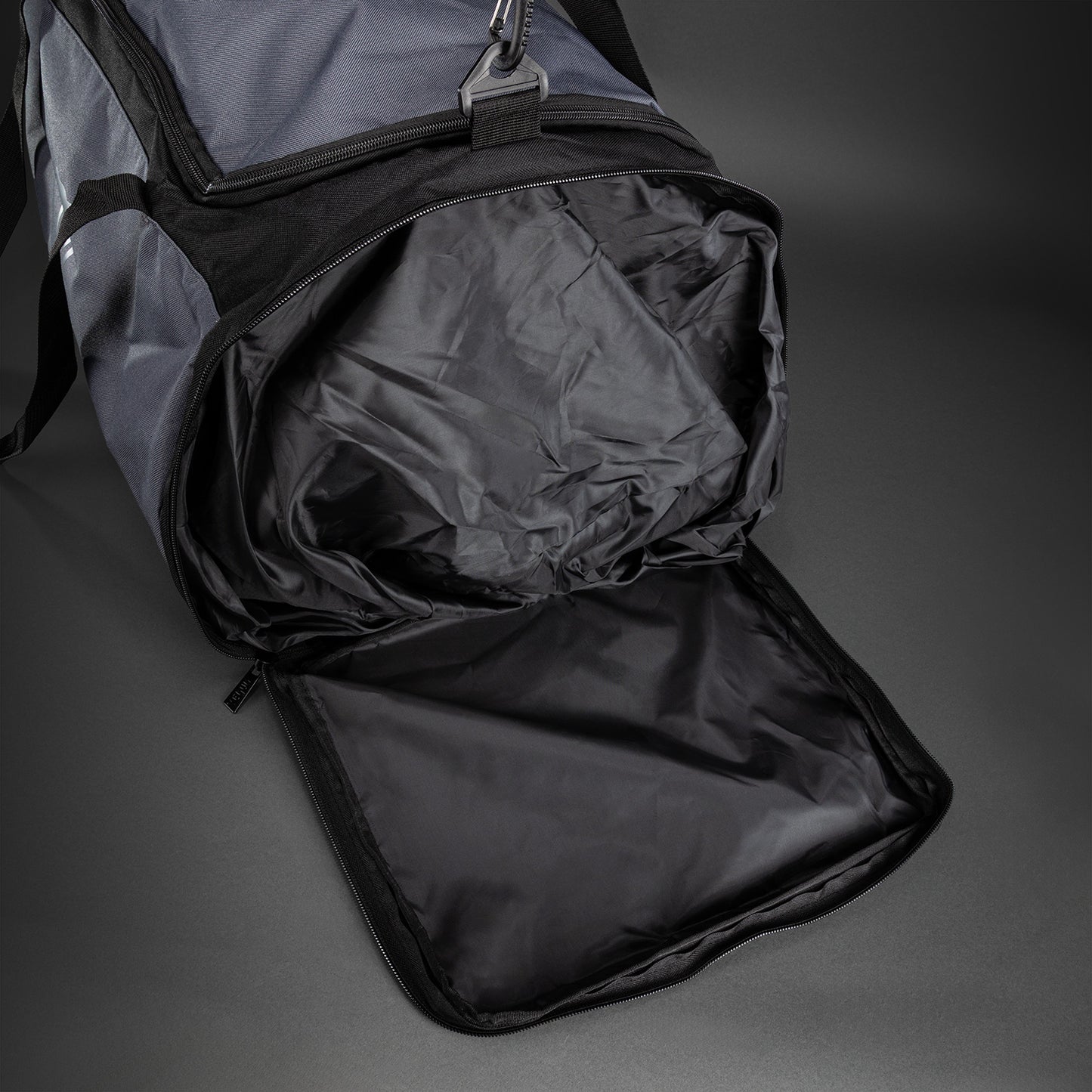 Venum Essential 스포츠 백 (37L) - 그레이/블랙