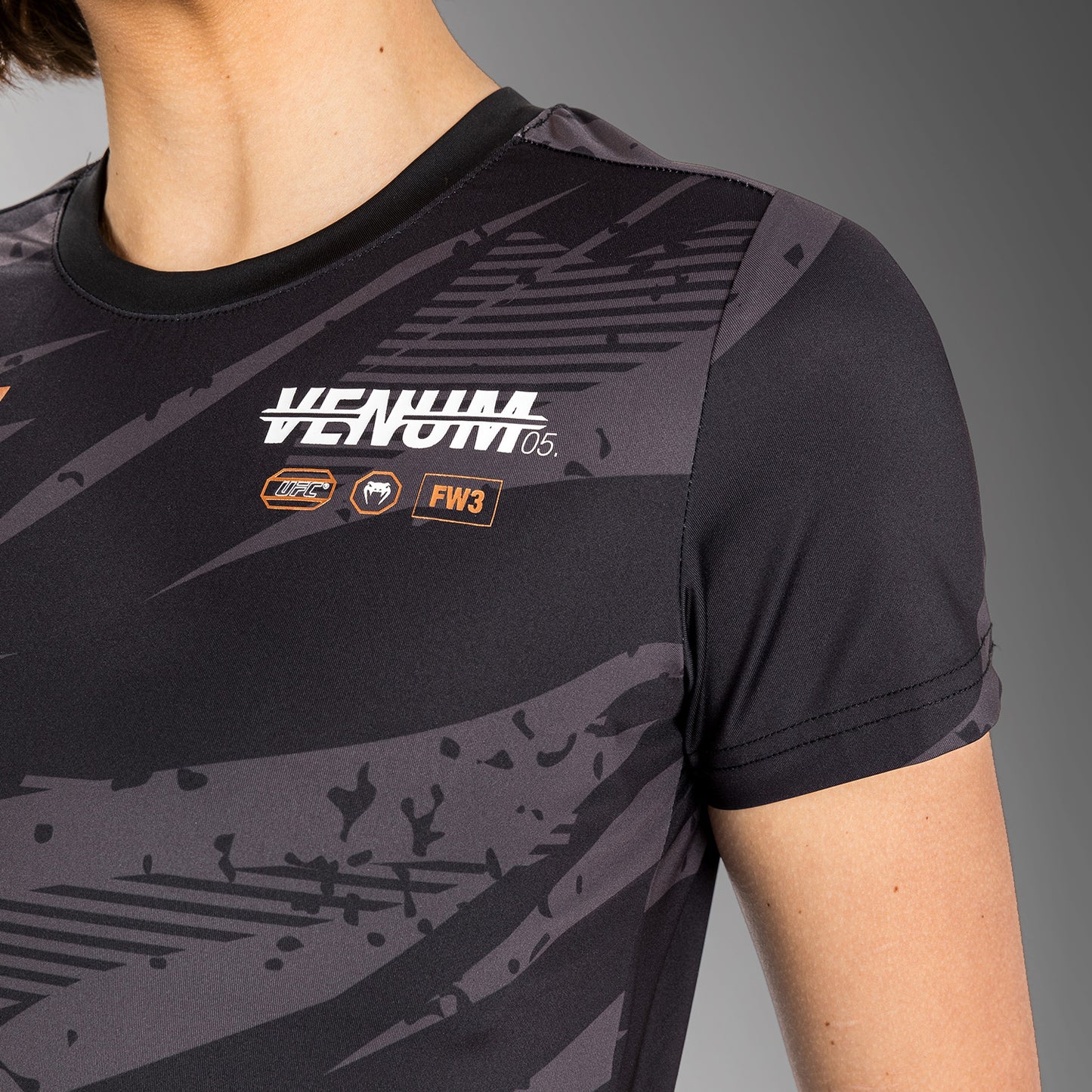 UFC Adrenaline by Venum Fight Week 여성용 드라이 테크 티셔츠 – 어반 카모