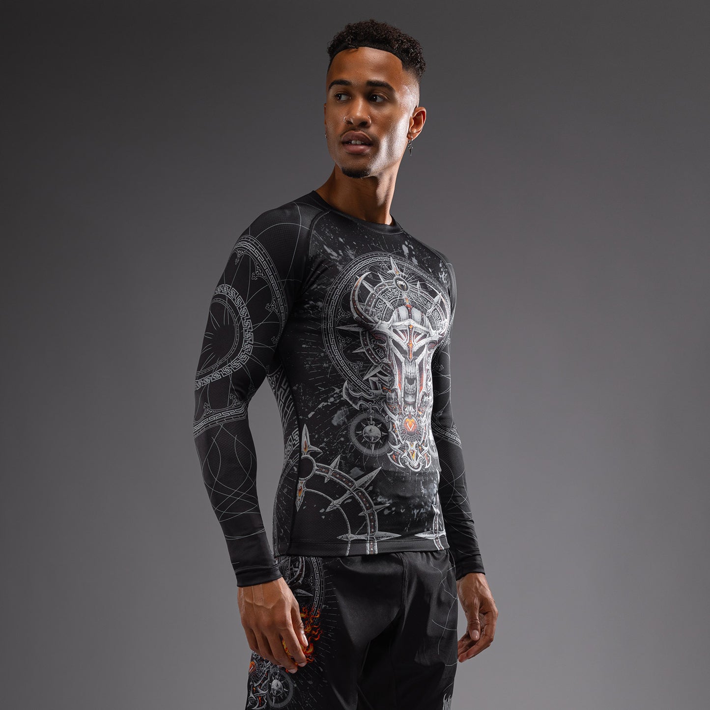 Venum Gladiator 5.0 남성용 긴팔 래쉬가드 – 블랙/실버