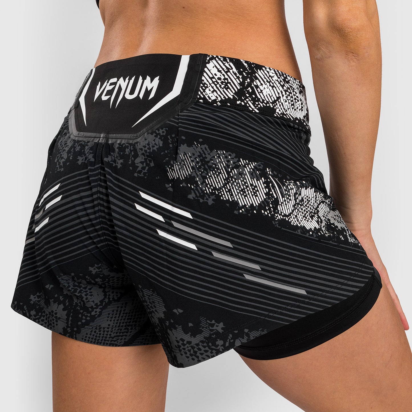 UFC Adrenaline by Venum Authentic Fight Night 여성용 파이트 쇼츠 – 블랙