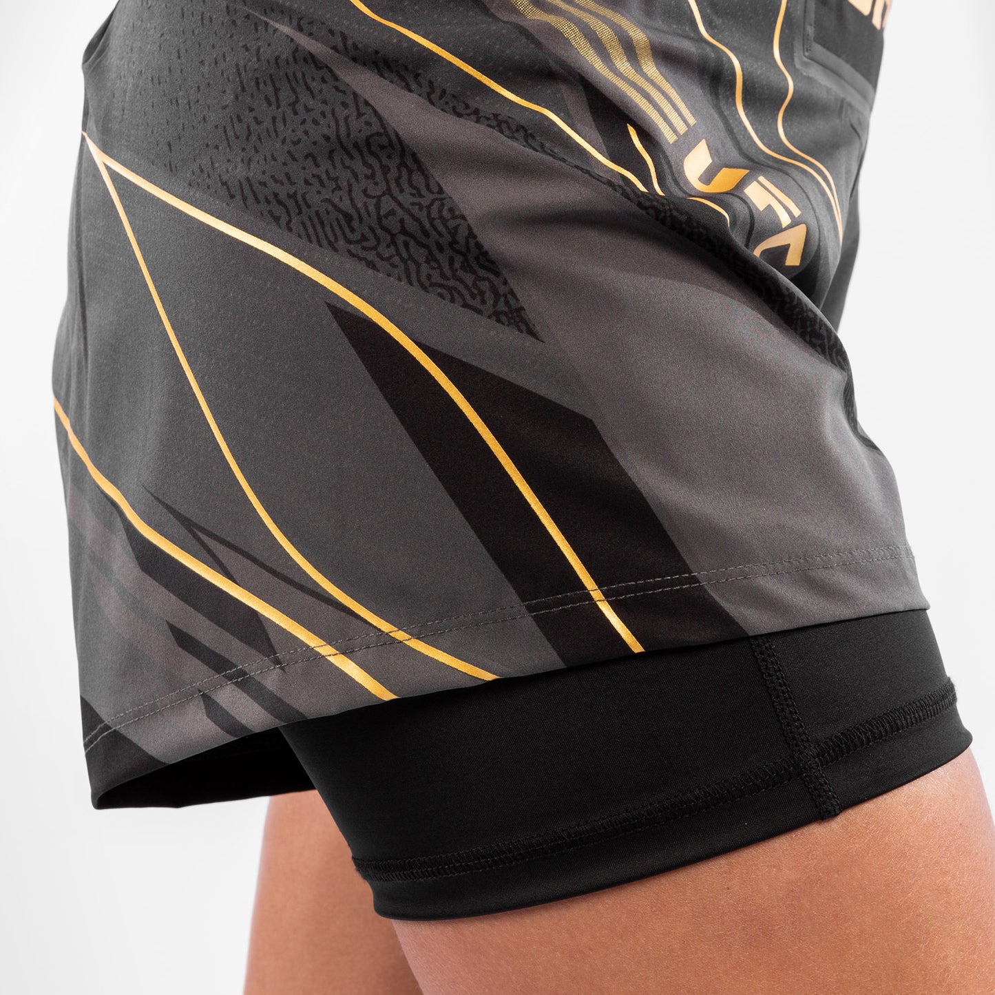 UFC Venum Authentic Fight Night 여성용 쇼츠 – 숏 핏 – 챔피언
