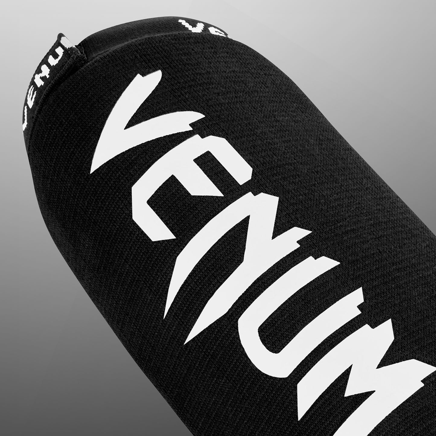 Venum Kontact 정강이 보호대 – 블랙/화이트
