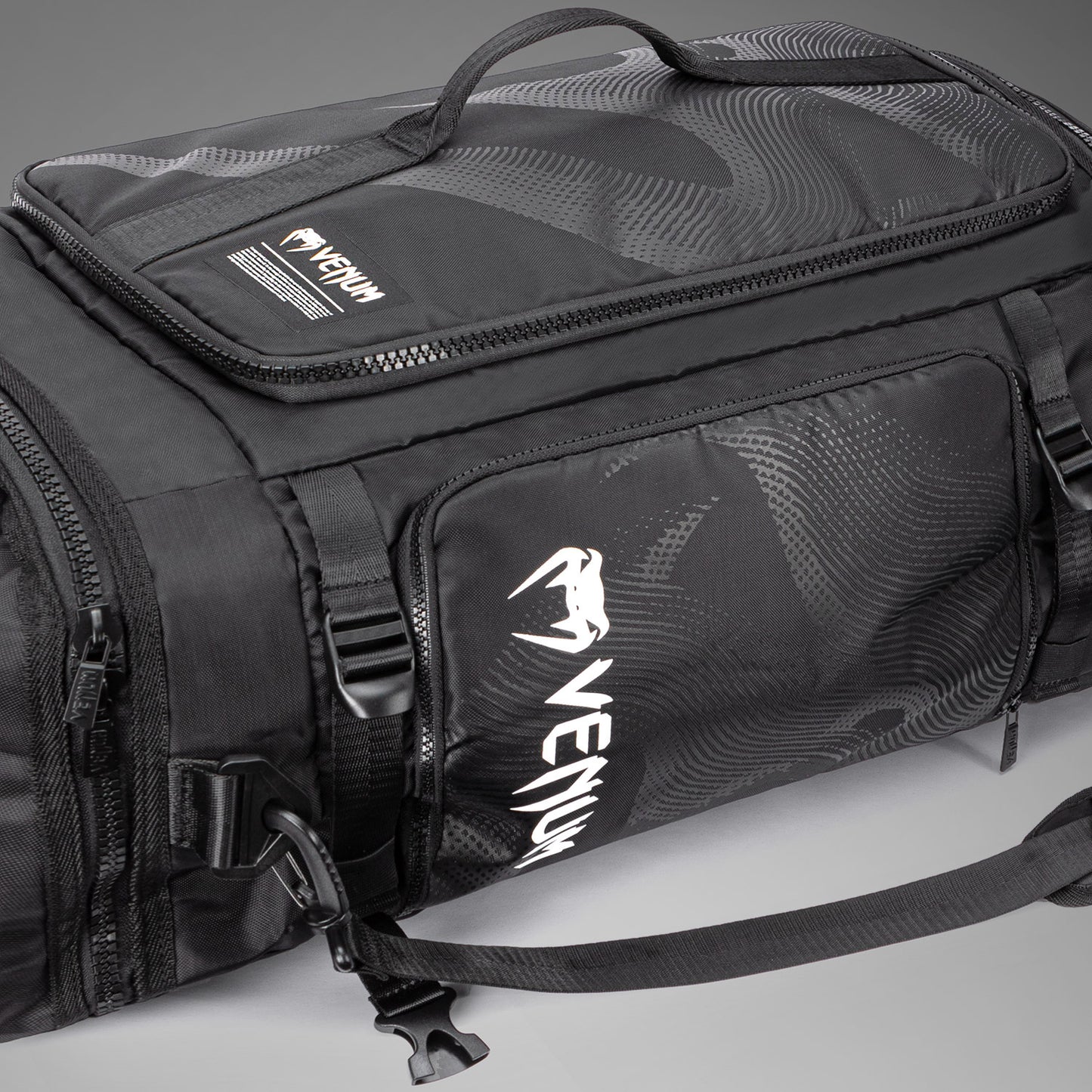 Venum Shockwave 컨버터블 스포츠백 (48L) – 블랙