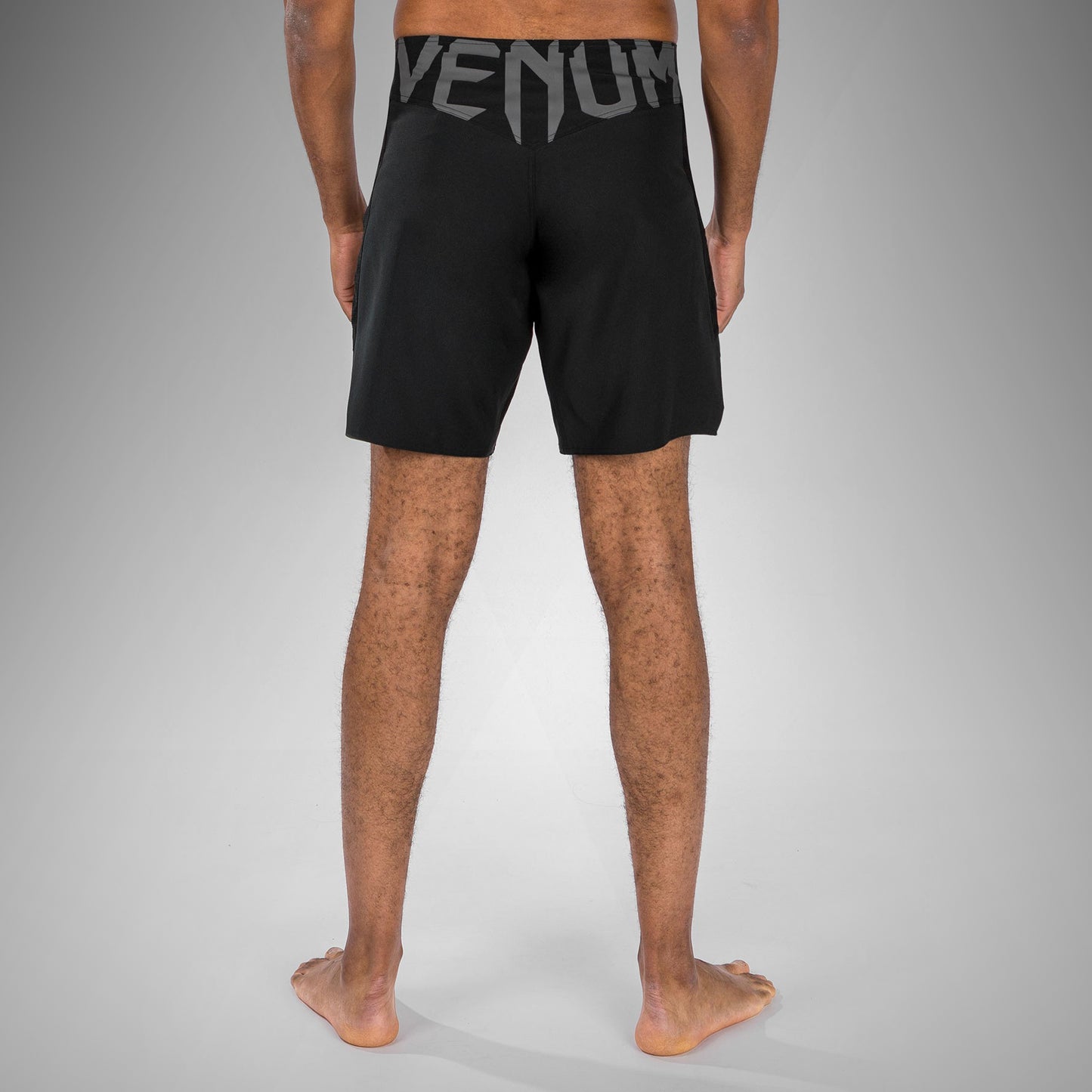 Venum Light 5.0 파이트 쇼츠 – 블랙/화이트