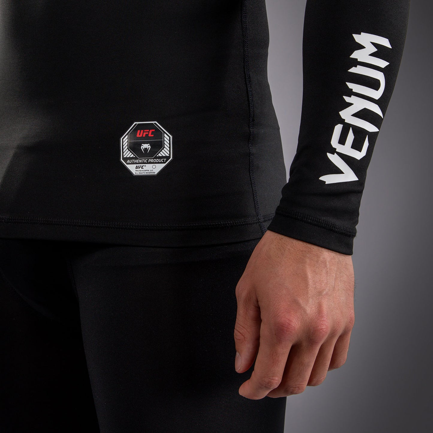 Venum UFC Unity by Venum Authentic Fight Week 남성 기능성 긴팔 래쉬가드 - 블랙