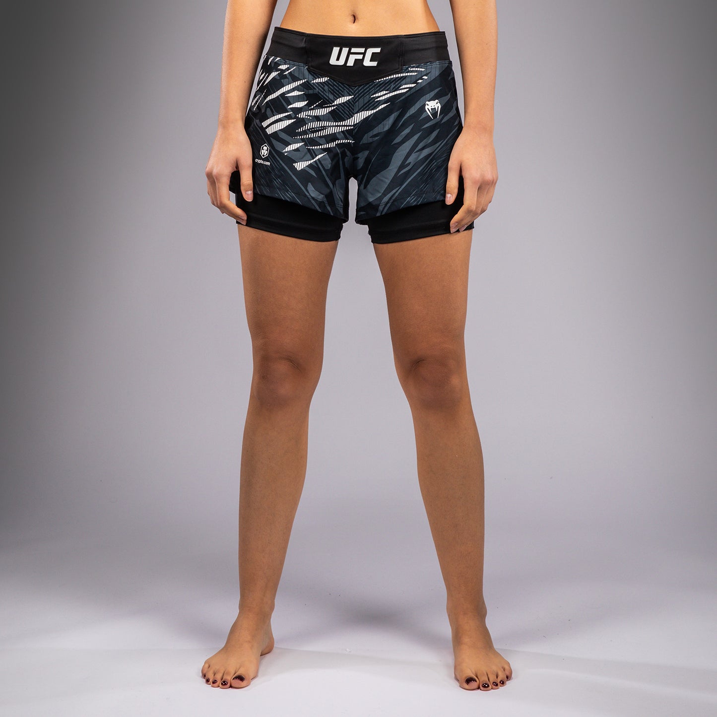 UFC Fusion by Venum 여성용 파이트 쇼츠 – 블랙