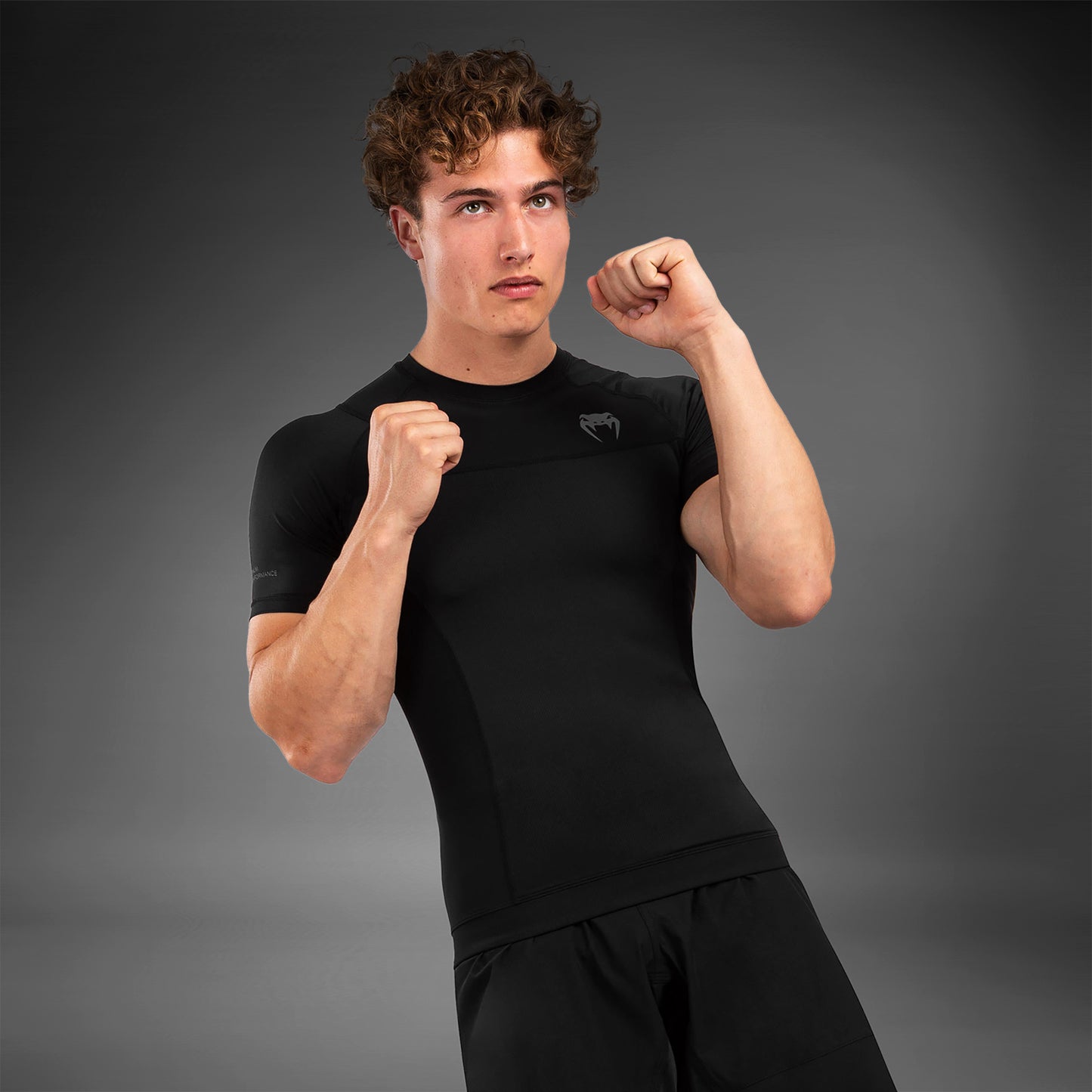 Venum G-Fit Air 래쉬가드 반팔 – 블랙