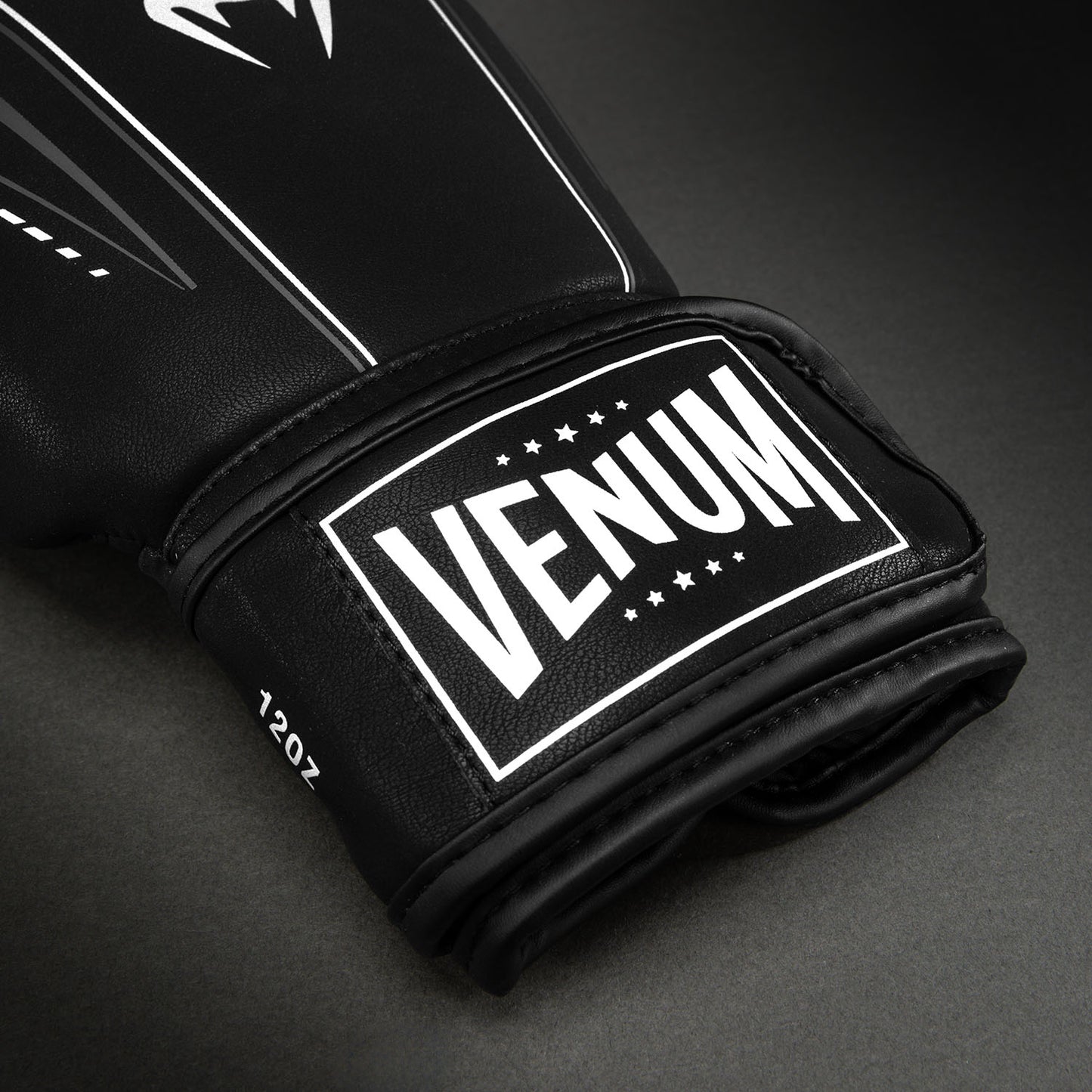 Venum Streamline 복싱 글러브 – 블랙/화이트