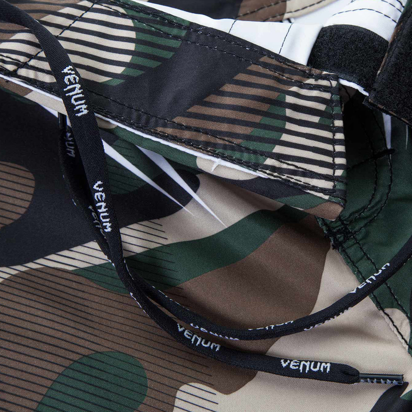Venum Camo Hero 파이트 쇼츠 – 그린/브라운
