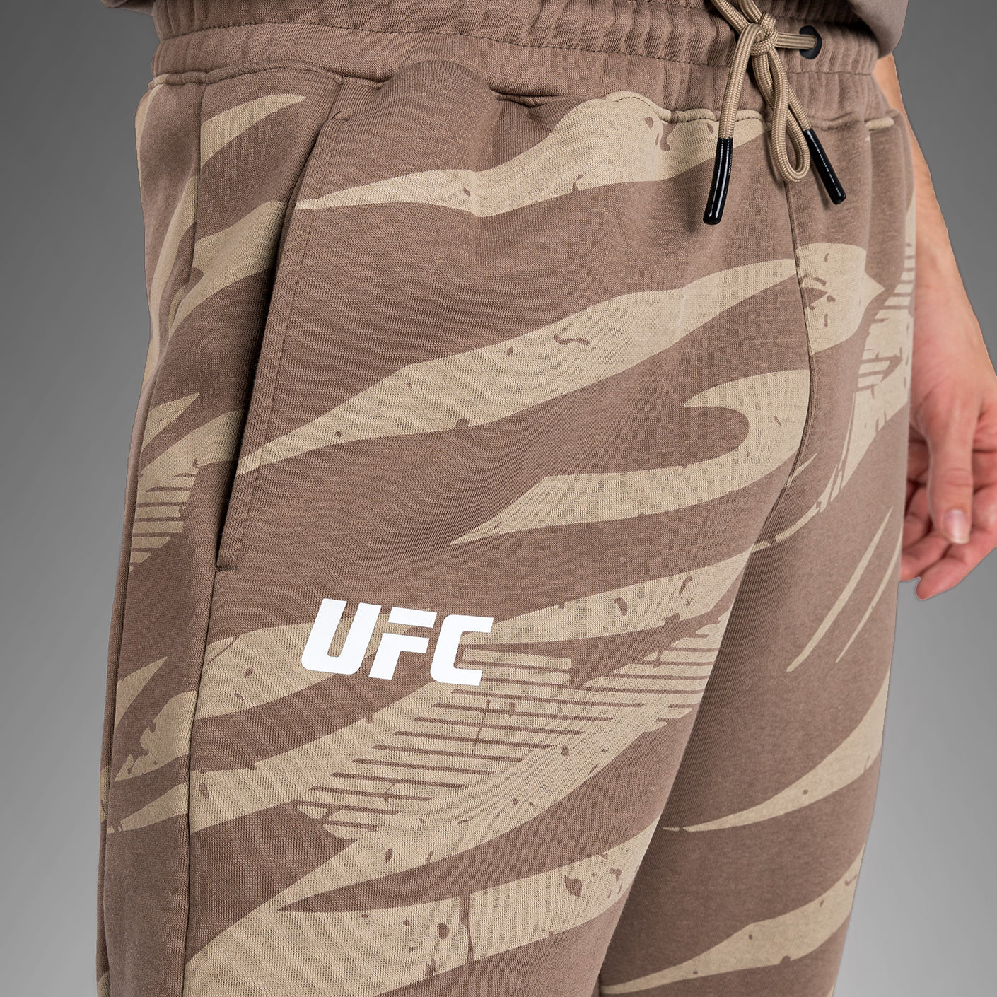 UFC Adrenaline by Venum Fight Week 남성용 팬츠 – 데저트 카모