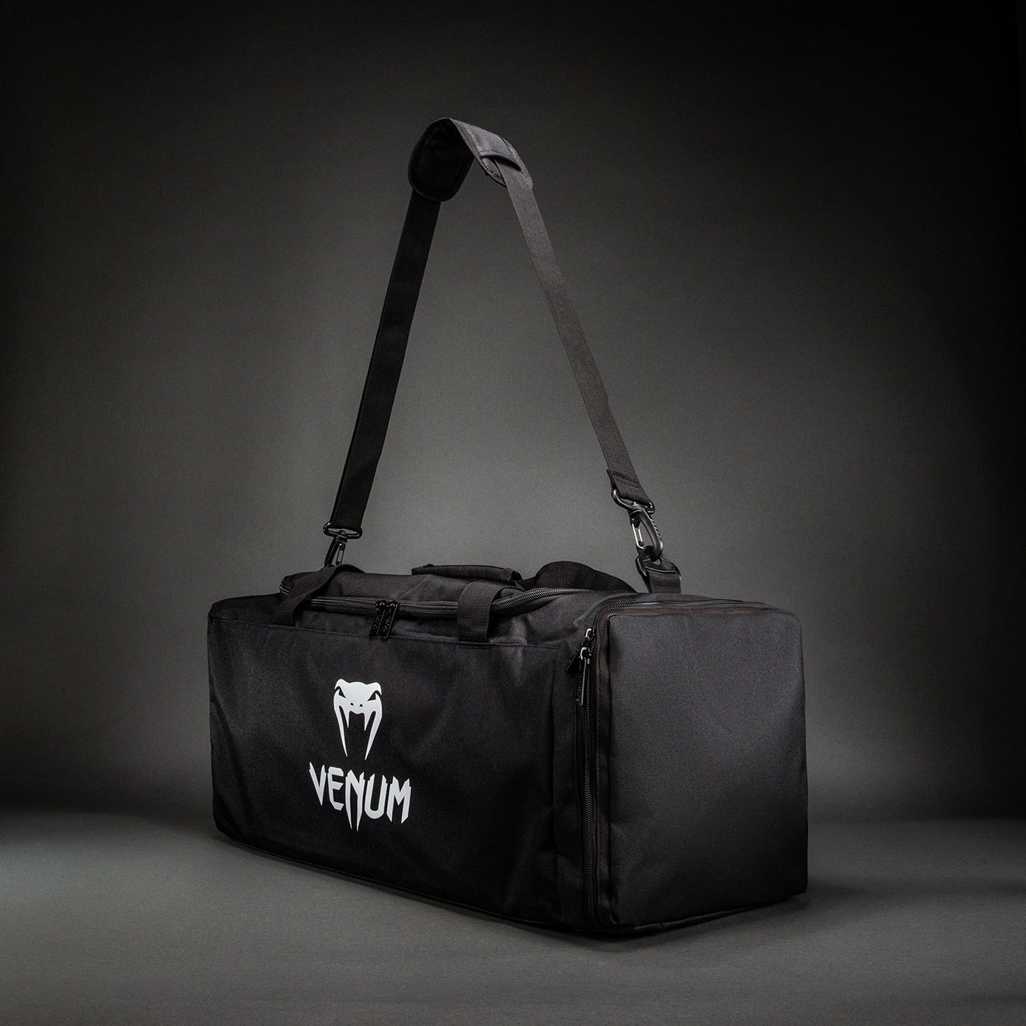 Venum Essential 스포츠백 (37L) – 블랙