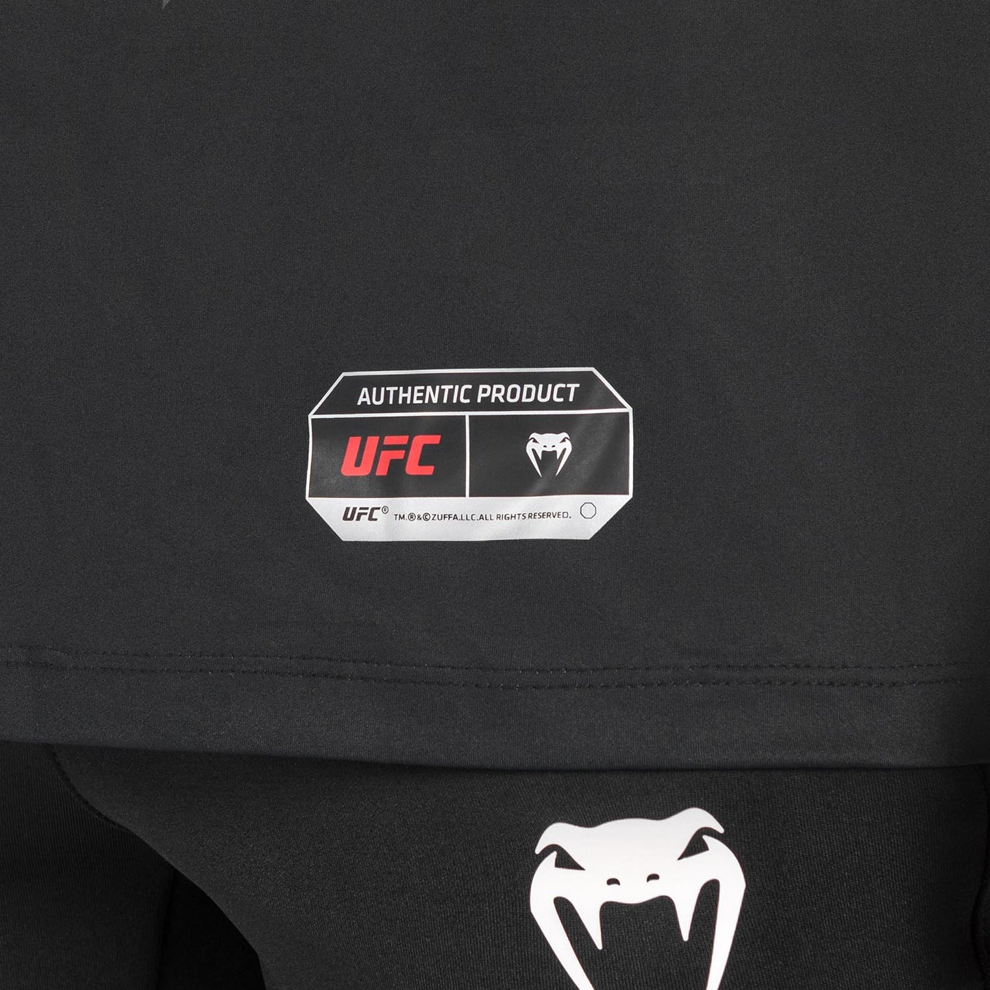 UFC Venum Authentic Fight Night 2.0 키트 by Venum 남성용 워크아웃 저지 – 블랙