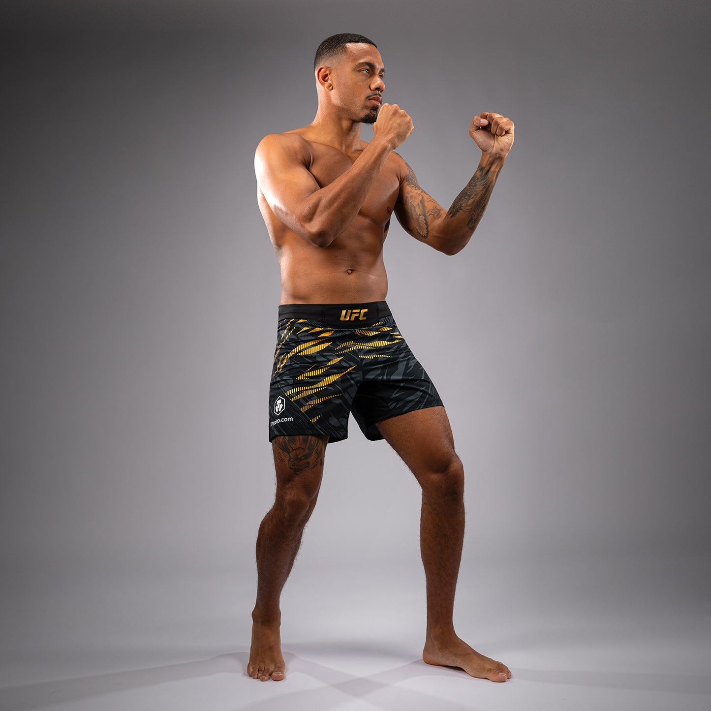UFC Fusion by Venum Authentic Fight Night 남성용 파이트 쇼츠 – 숏 핏 – 챔피언