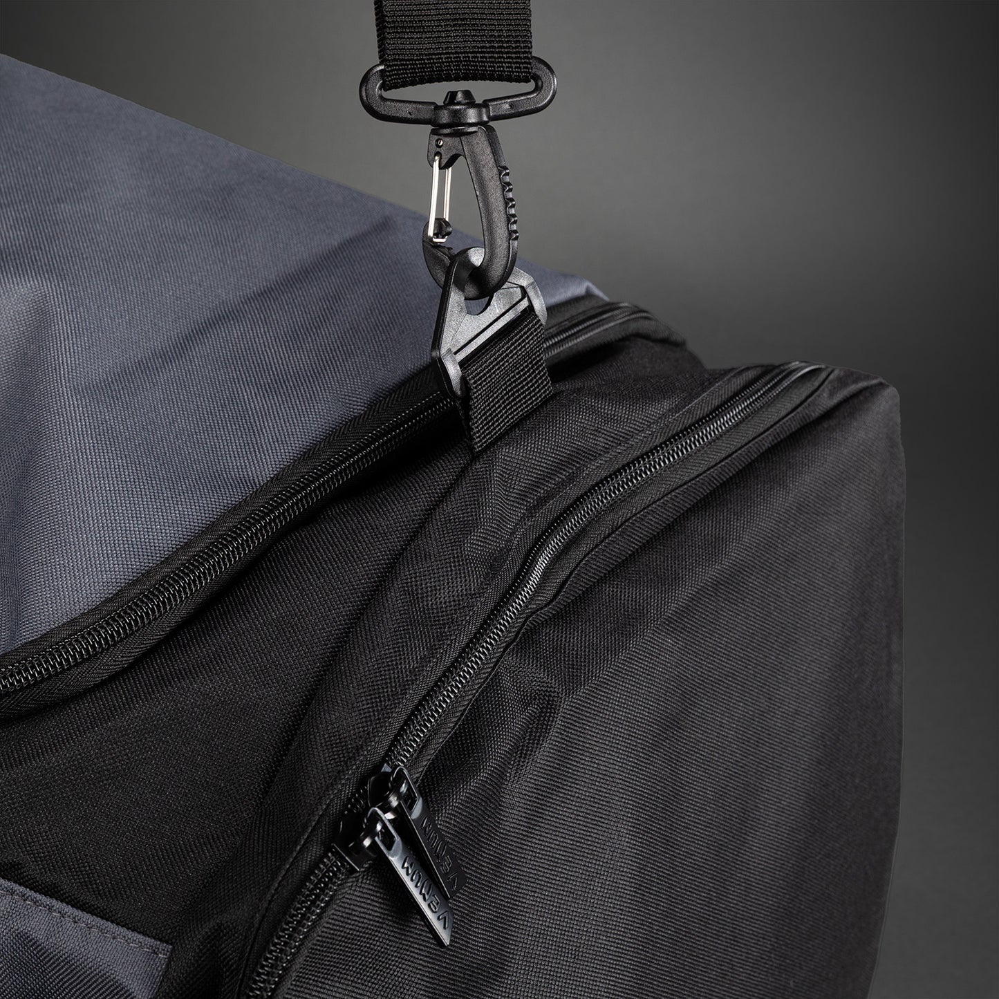 Venum Essential 스포츠 백 (37L) - 그레이/블랙