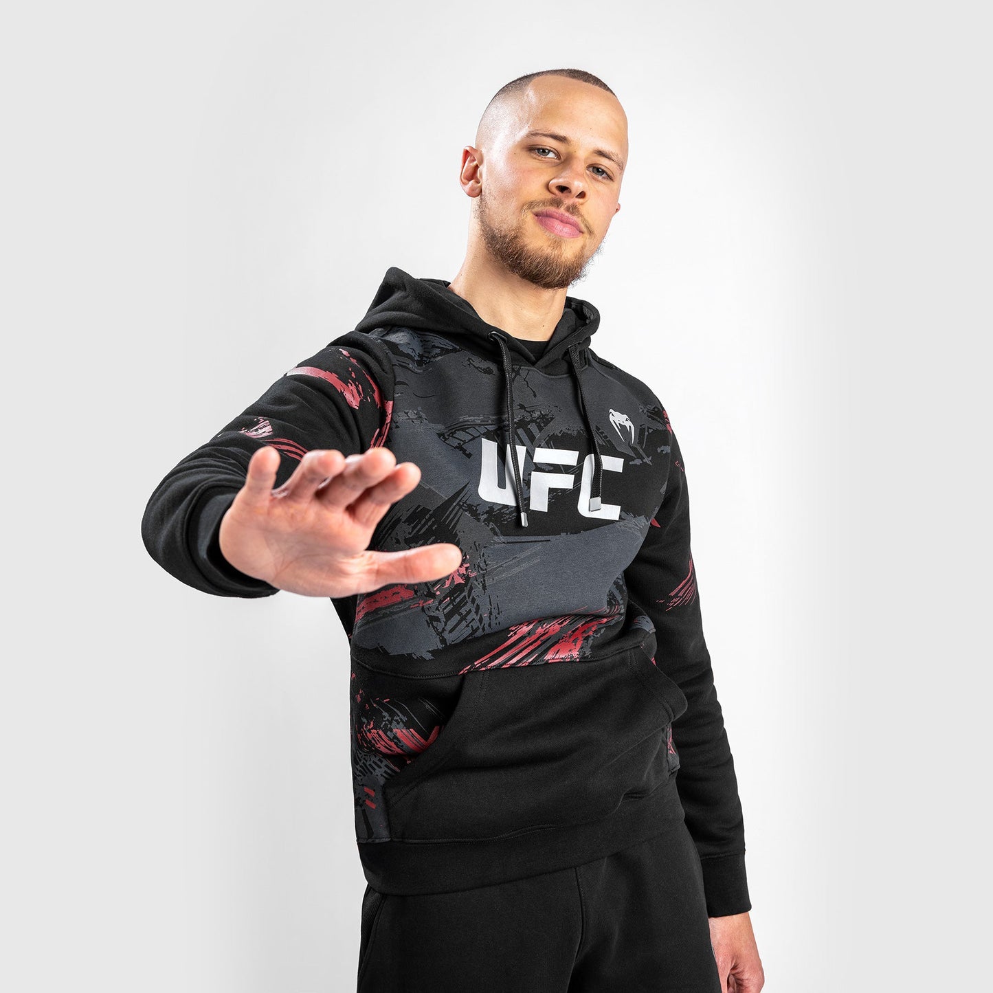 UFC Venum Authentic Fight Week 2.0 남성용 풀오버 후디 – 블랙/레드