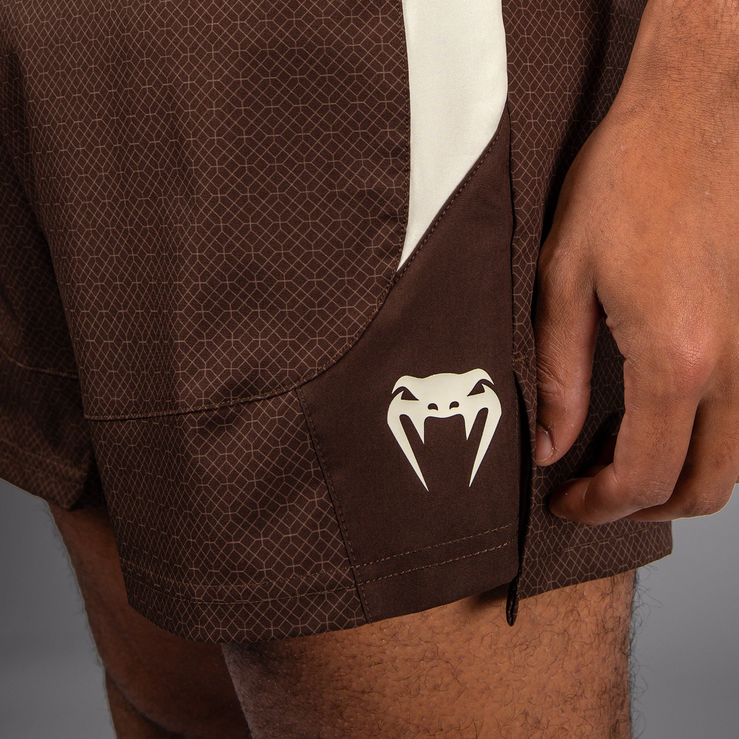 Venum X Roger Gracie Academy 파이트 쇼츠 – 다크 브라운