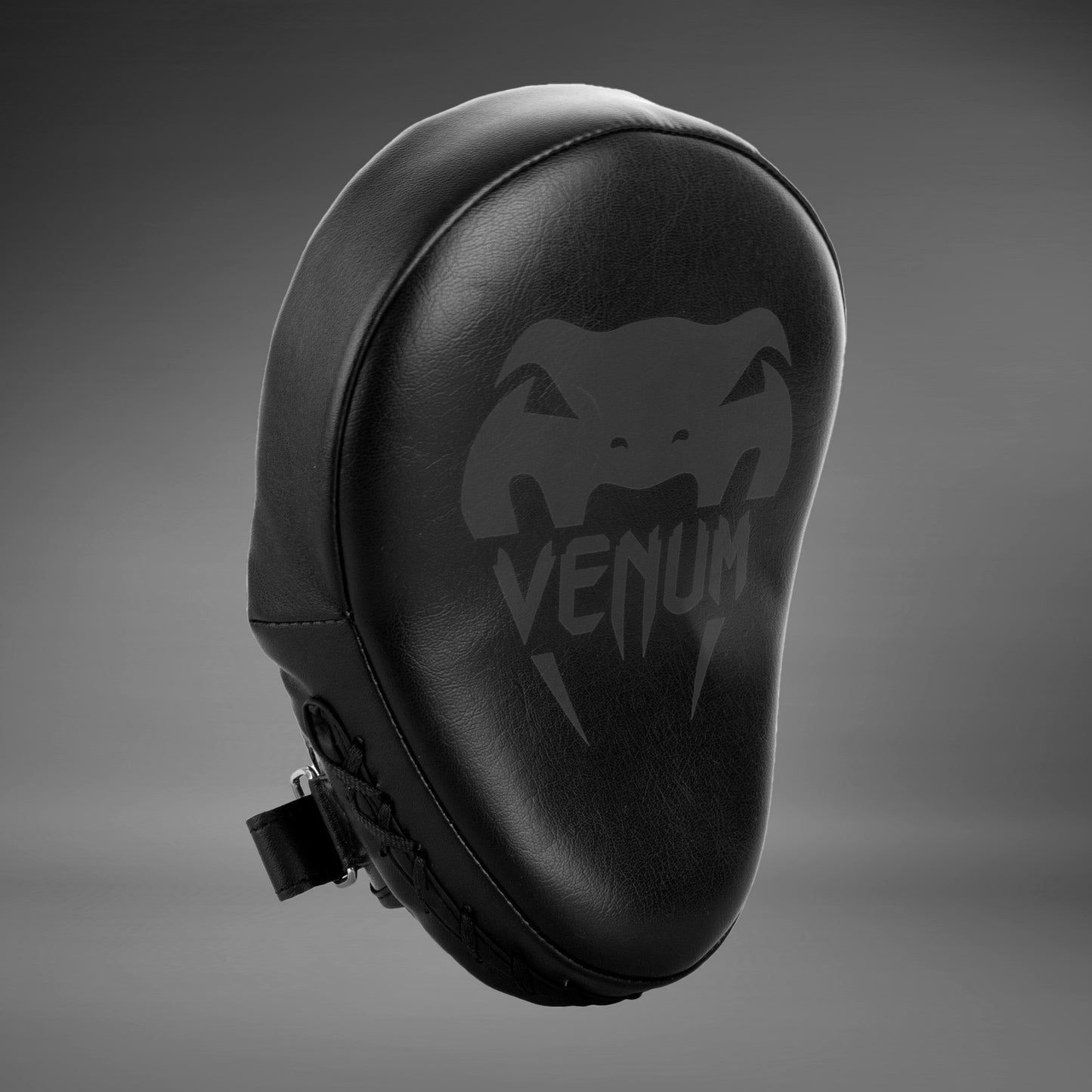 Venum Light Focus 미트 - 블랙/블랙 (1쌍)
