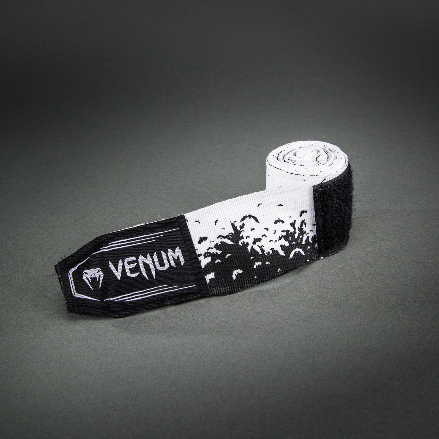 Venum Bats Night 핸드랩 – 블랙/화이트