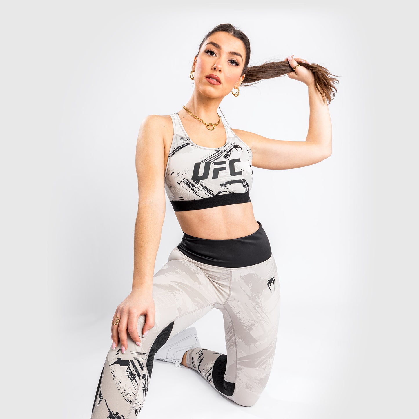Venum UFC Authentic Fight Week 2.0 여성용 스포츠 브라 - 샌드/블랙
