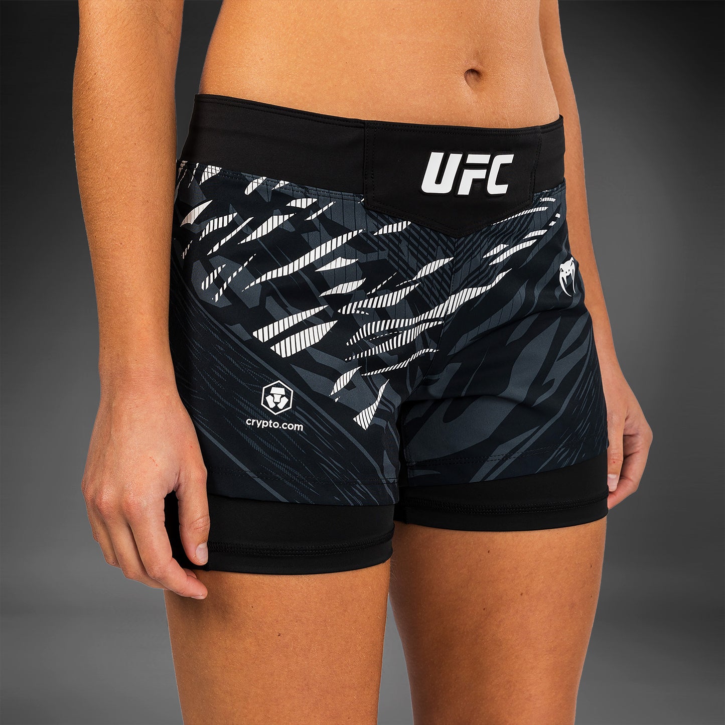 UFC Fusion by Venum 여성용 파이트 쇼츠 – 블랙