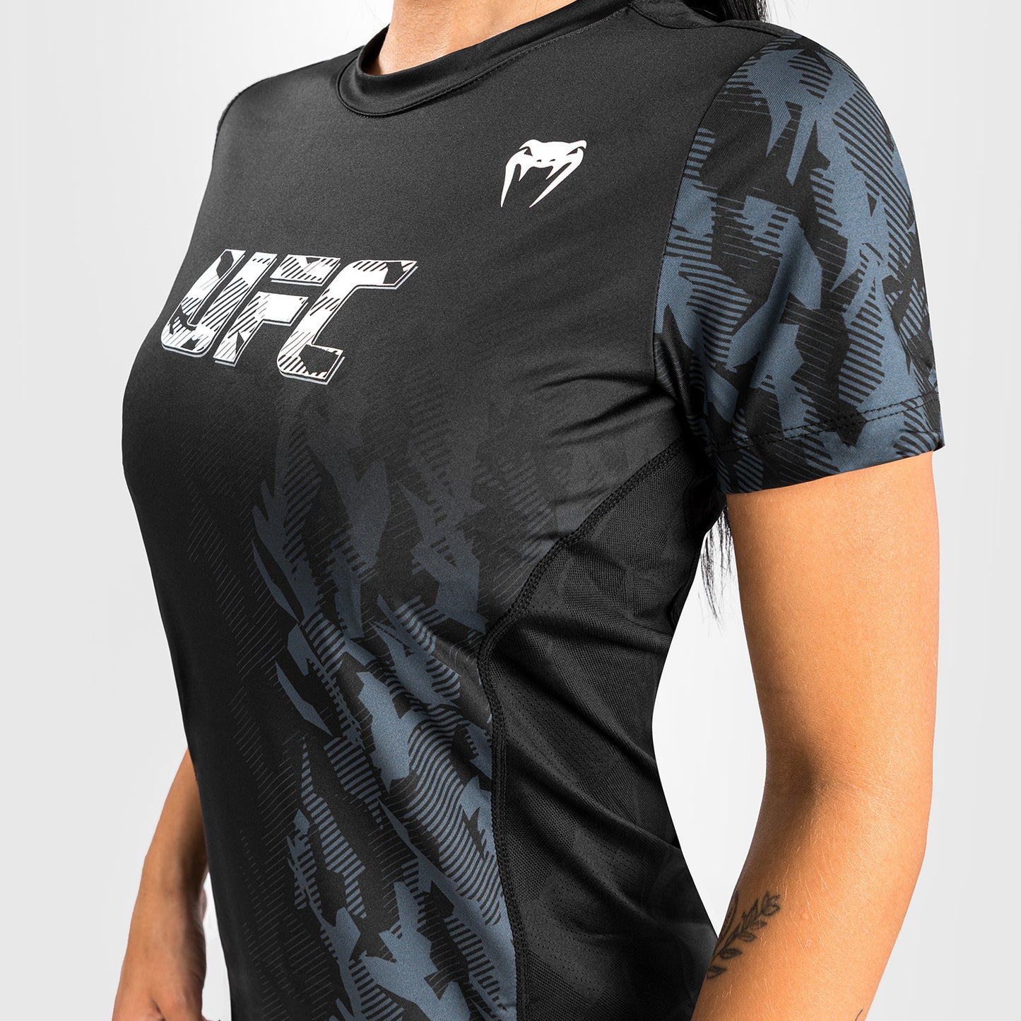 Venum UFC Authentic Fight Week 여성 퍼포먼스 반팔 티셔츠 – 블랙