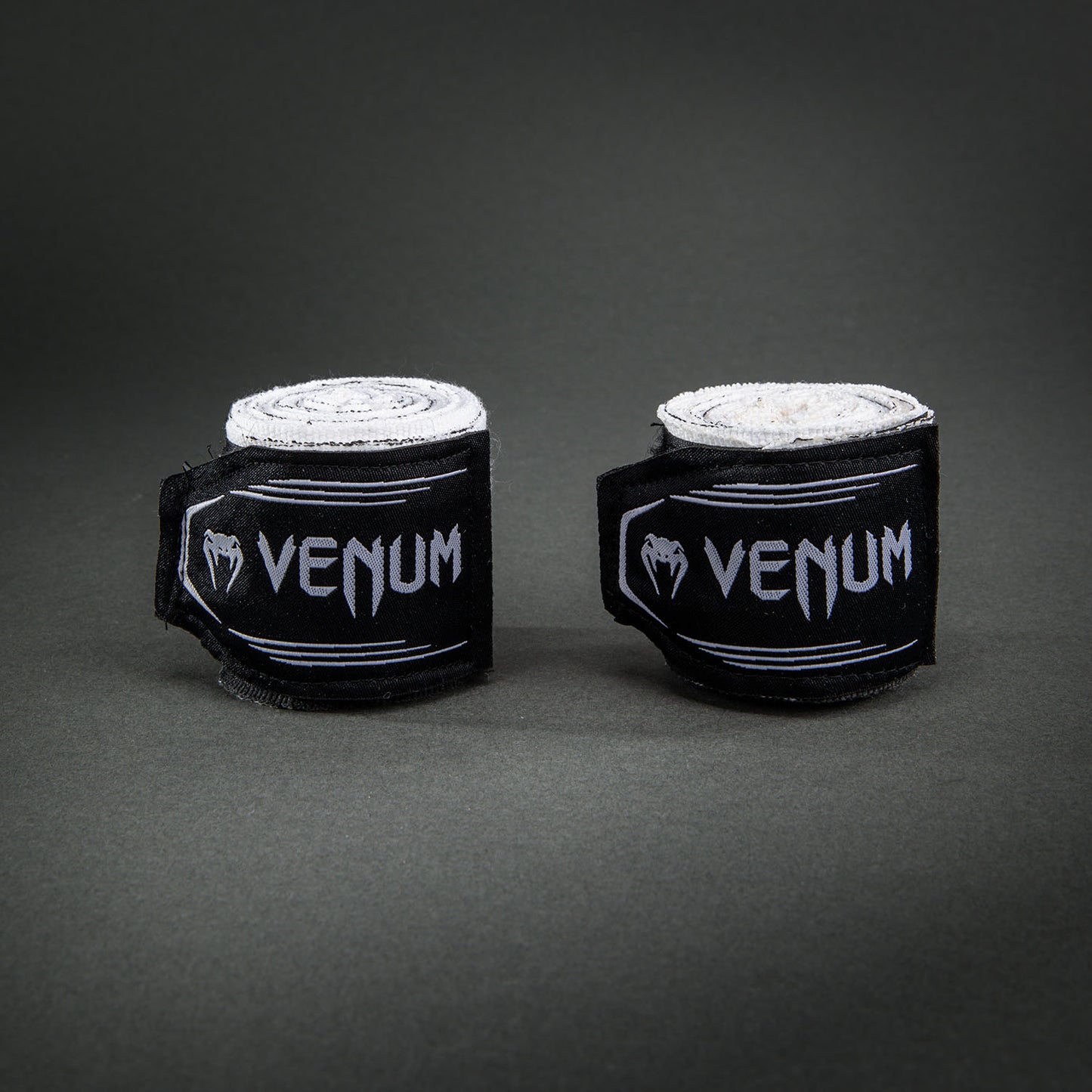Venum Bats Night 핸드랩 – 블랙/화이트