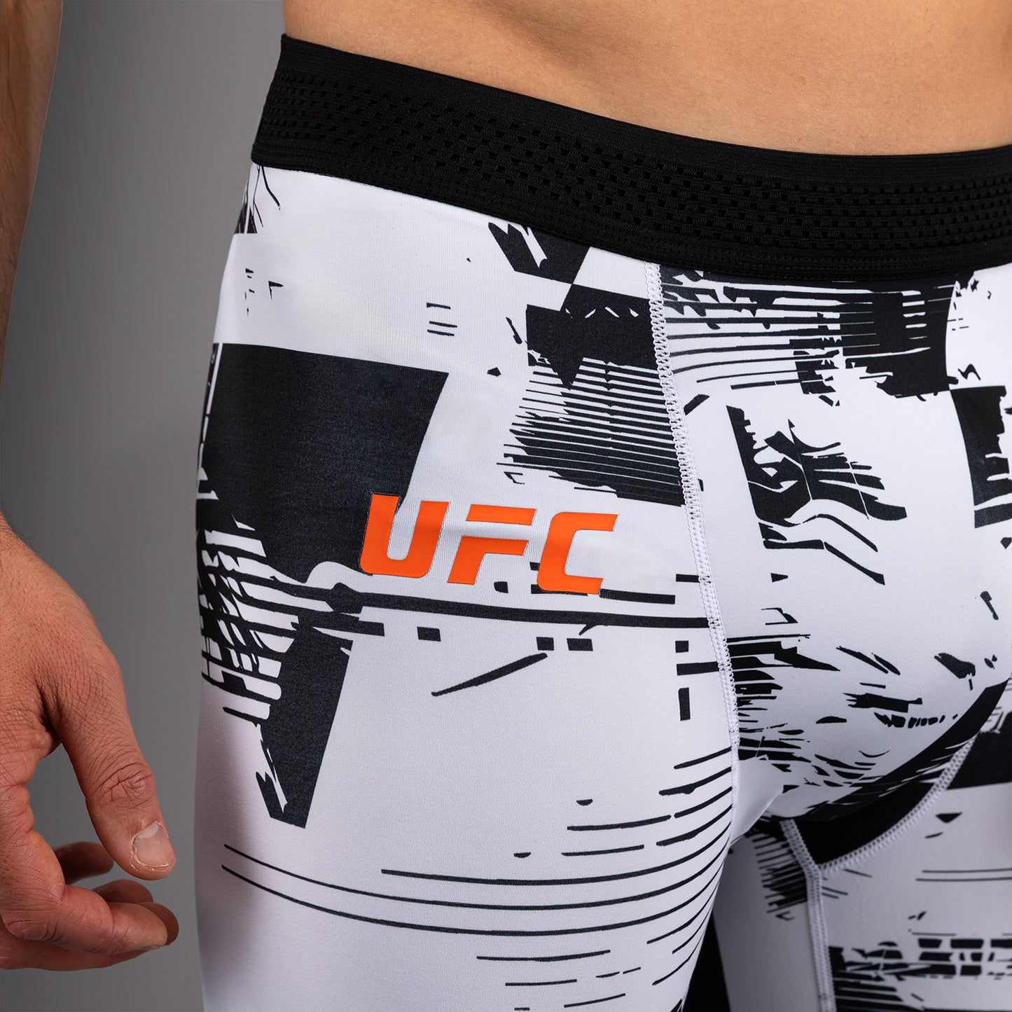 남성용 UFC Zenith by Venum 화이트 오센틱 파이트 위크 퍼포먼스 발리 투도 쇼츠