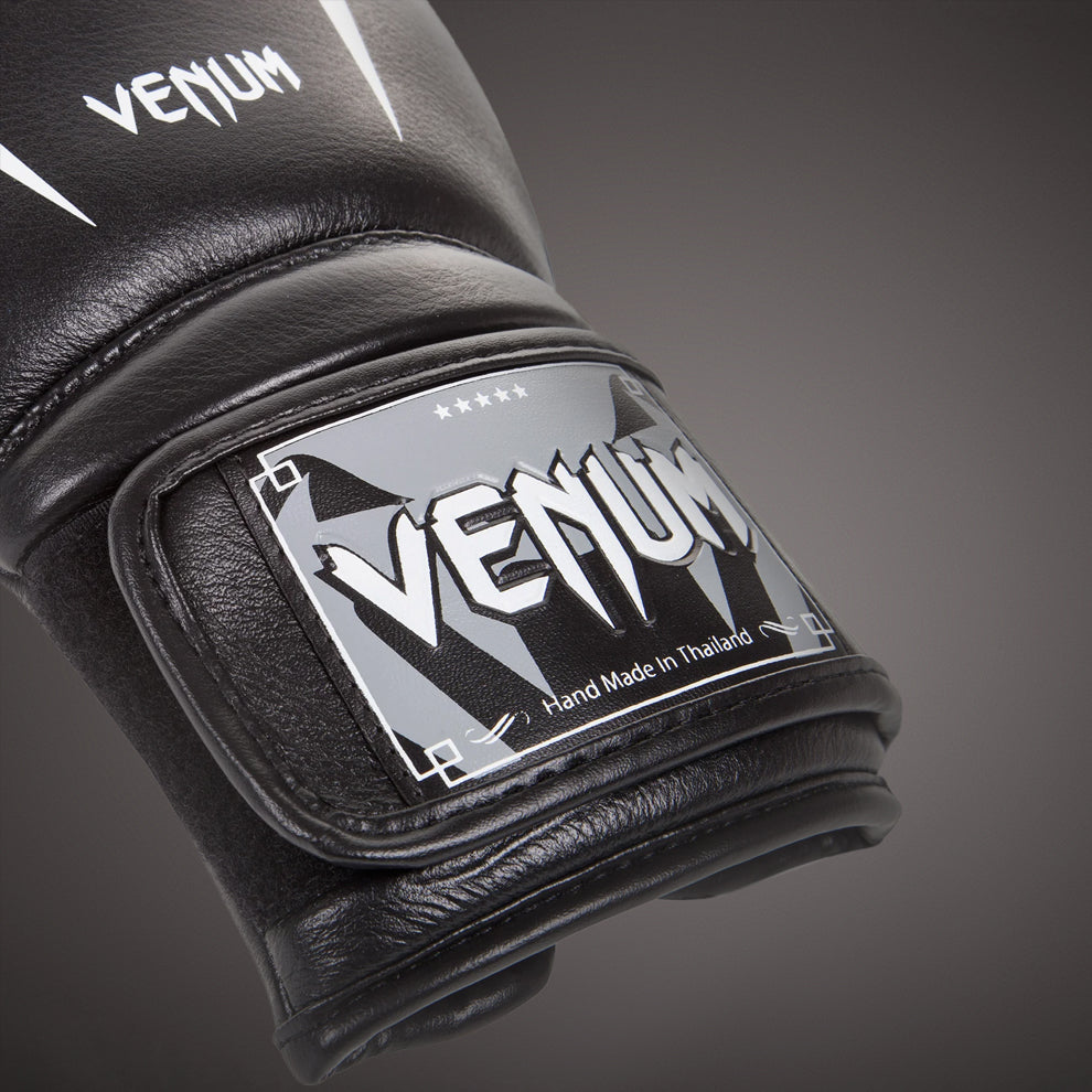 Venum Giant 3.0 복싱 글러브 – 나파 가죽 블랙