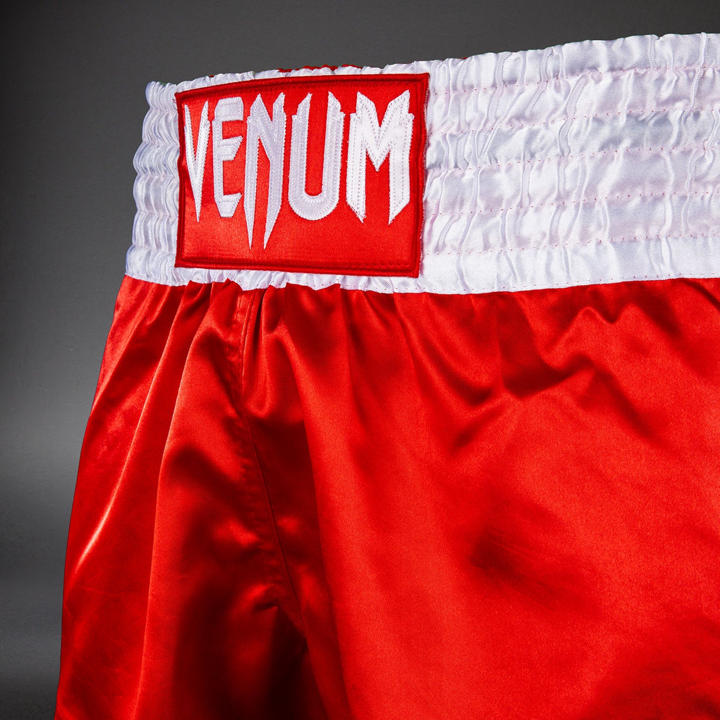 Venum Classic 무에타이 쇼츠 – 레드