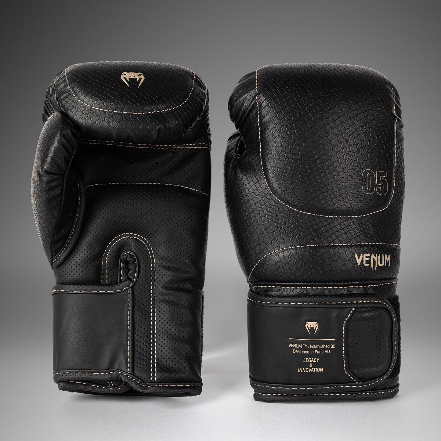 Venum Impact Evo Scales 복싱 글러브 – 블랙