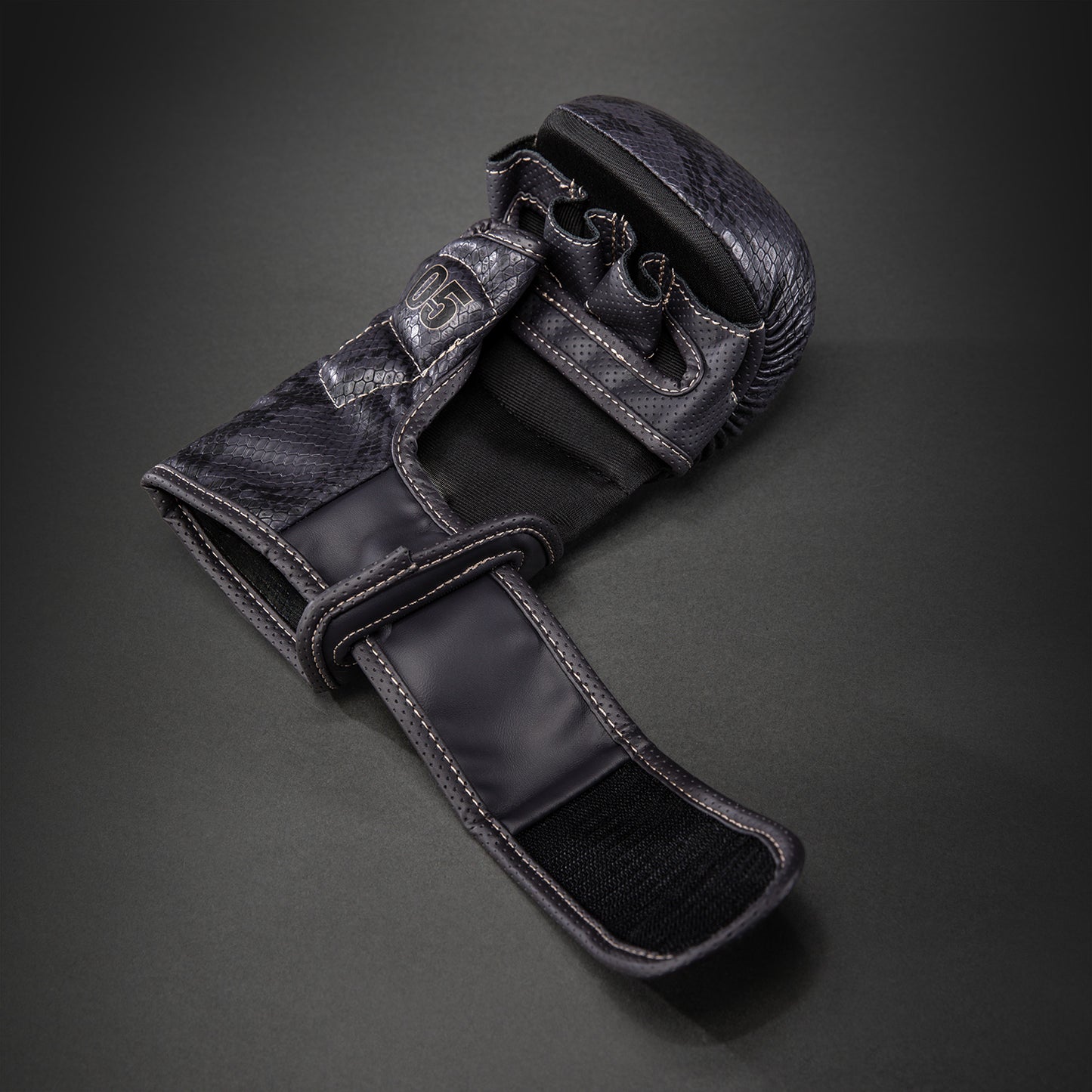 Venum Impact Evo Scales MMA 스파링 글러브 – 다크 퍼플