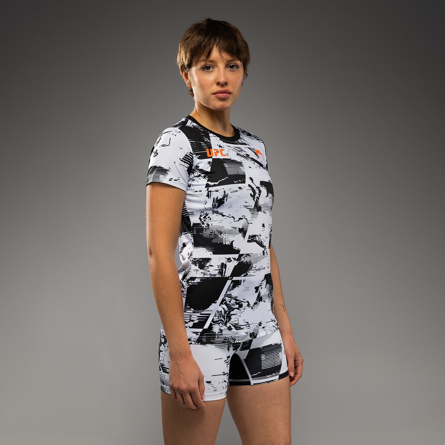 Women’s UFC Zenith by Venum 화이트 퍼포먼스 반팔 티셔츠
