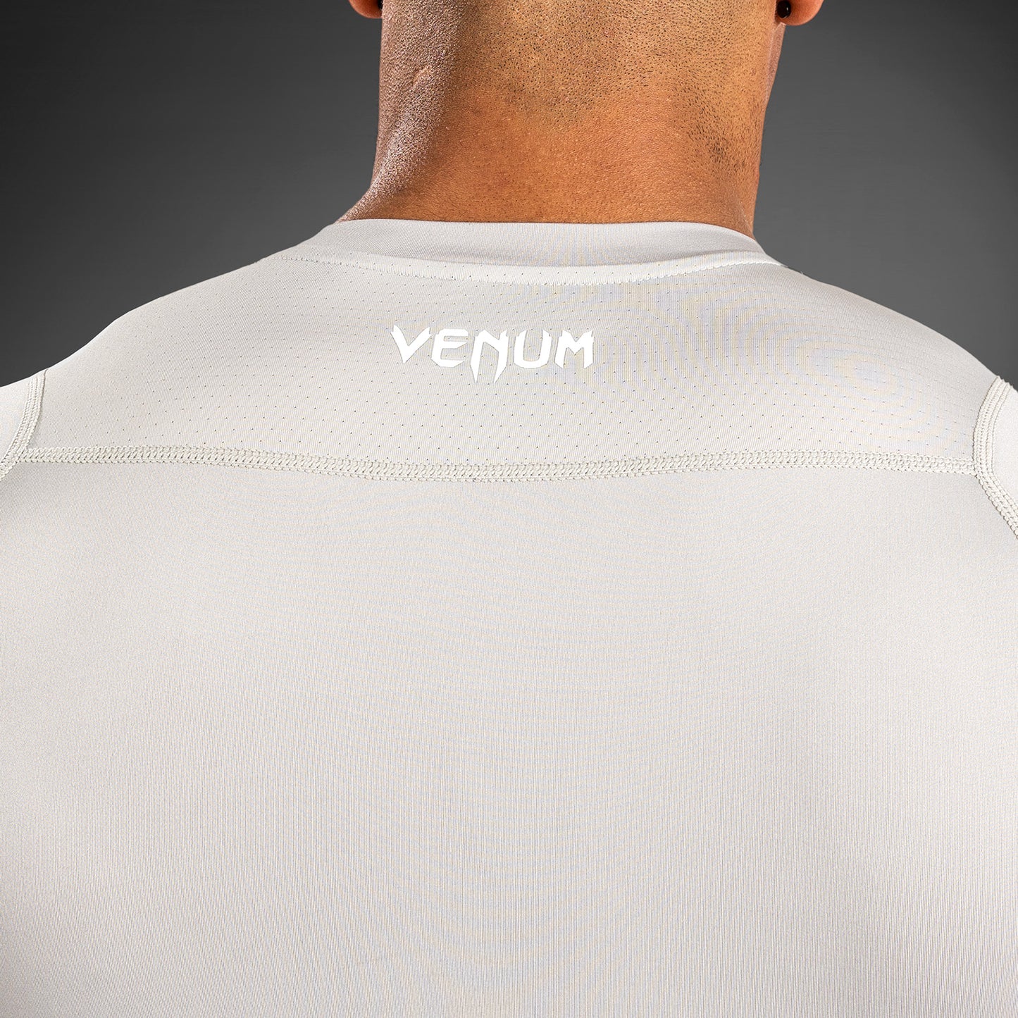 Venum Attack 남성용 반팔 래쉬가드 – 샌드