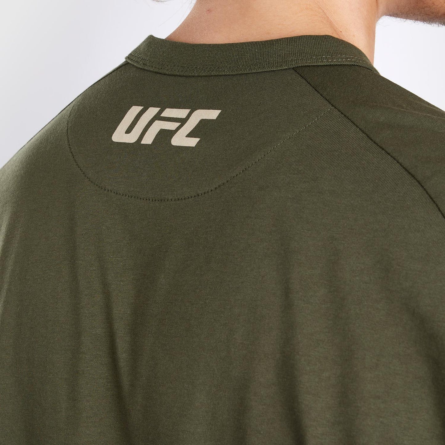 UFC Adrenaline by Venum Fight Week 남성용 긴팔 티셔츠 – 카키