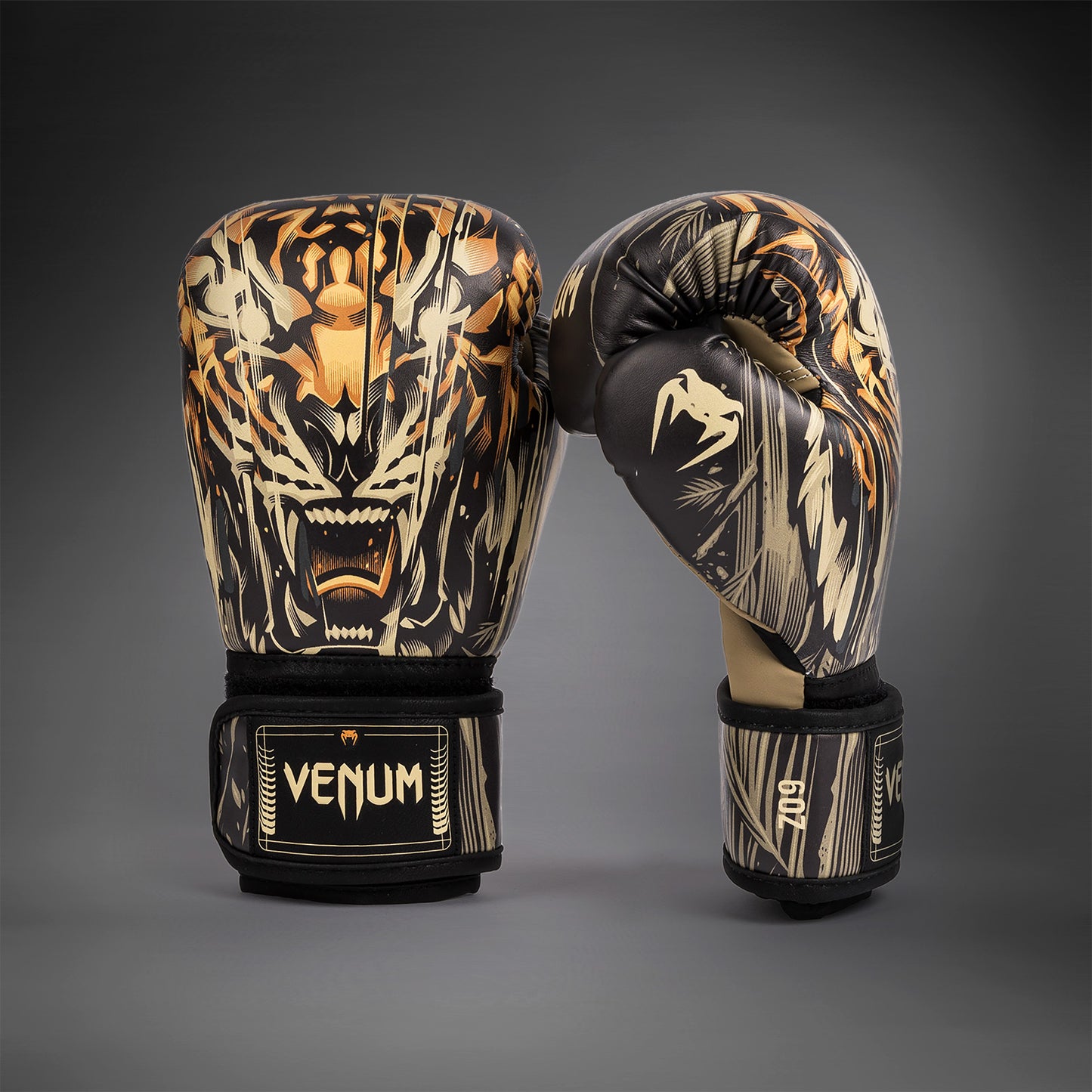 Venum Tiger 키즈용 복싱 글러브 – 블랙/네온 오렌지