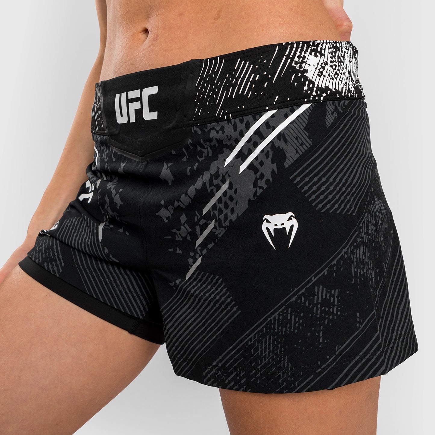 UFC Adrenaline by Venum Authentic Fight Night 여성용 파이트 쇼츠 – 블랙