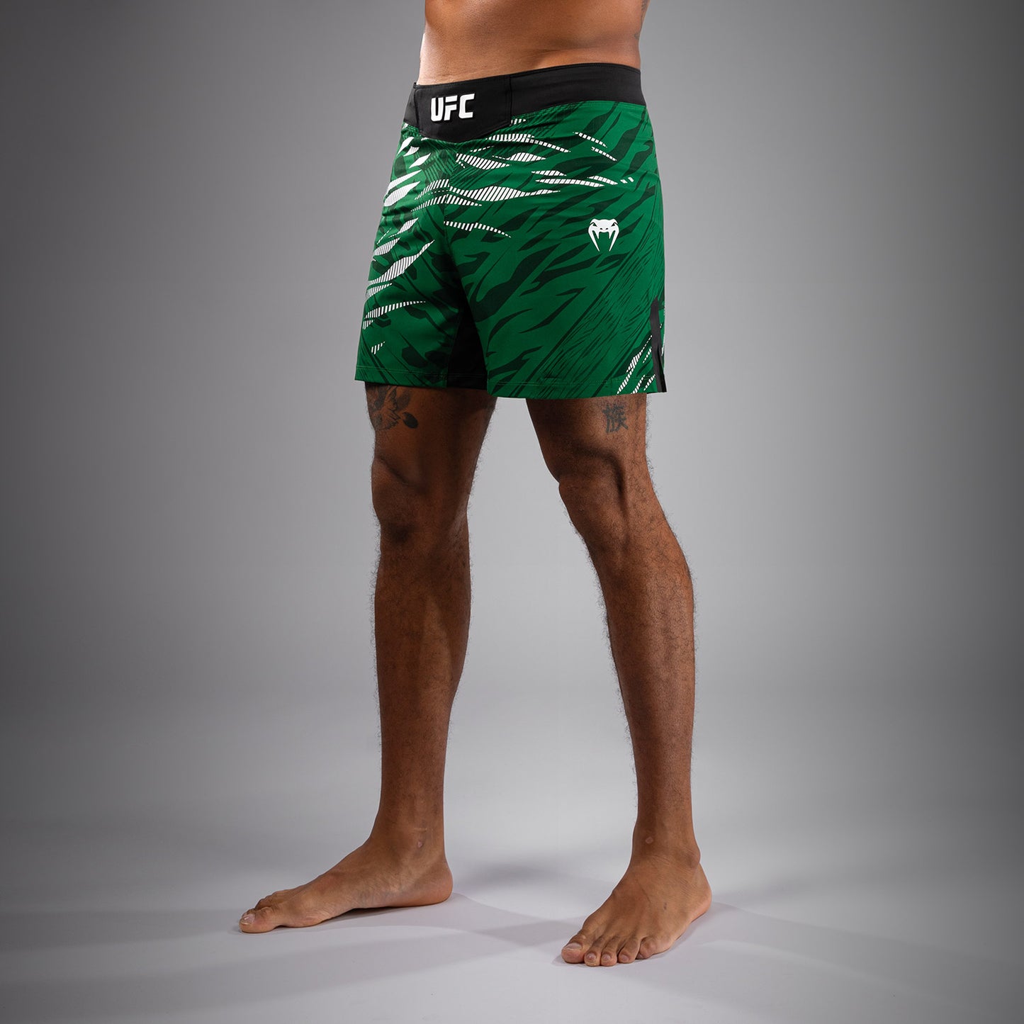 UFC Fusion by Venum Authentic Fight Night 남성용 파이트 쇼츠 – 숏 핏 – 그린