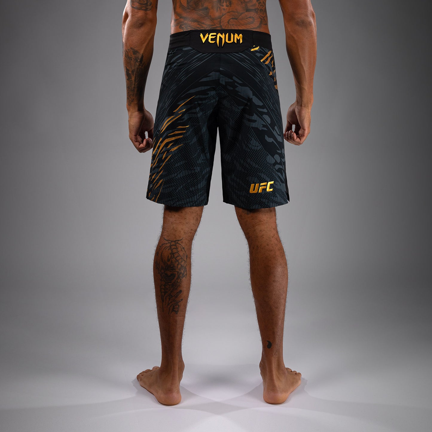 UFC Fusion by Venum Authentic Fight Night 남성용 파이트 쇼츠 – 롱 핏 – 챔피언