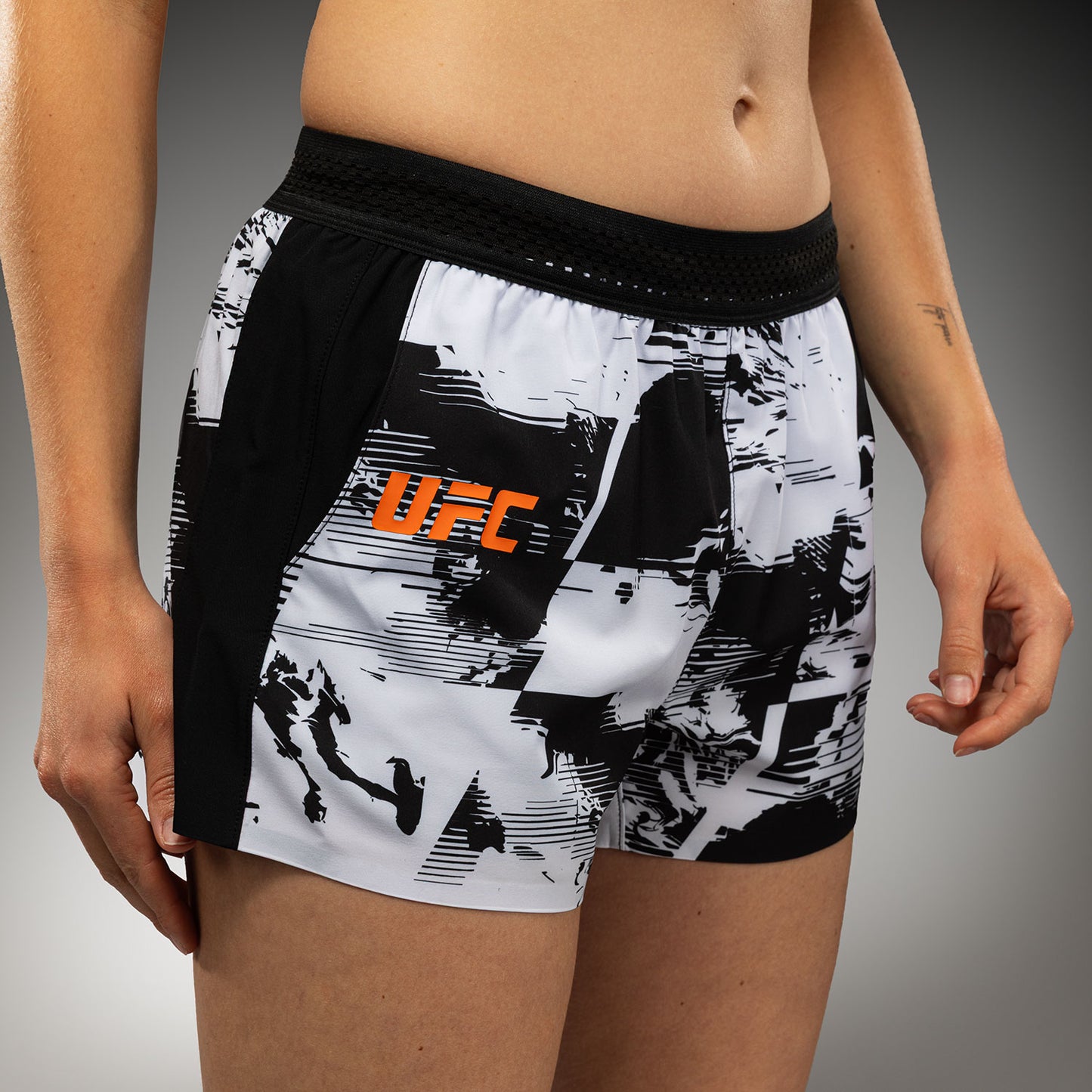 Venum UFC Zenith Authentic Fight Week 여성 퍼포먼스 쇼츠 – 화이트